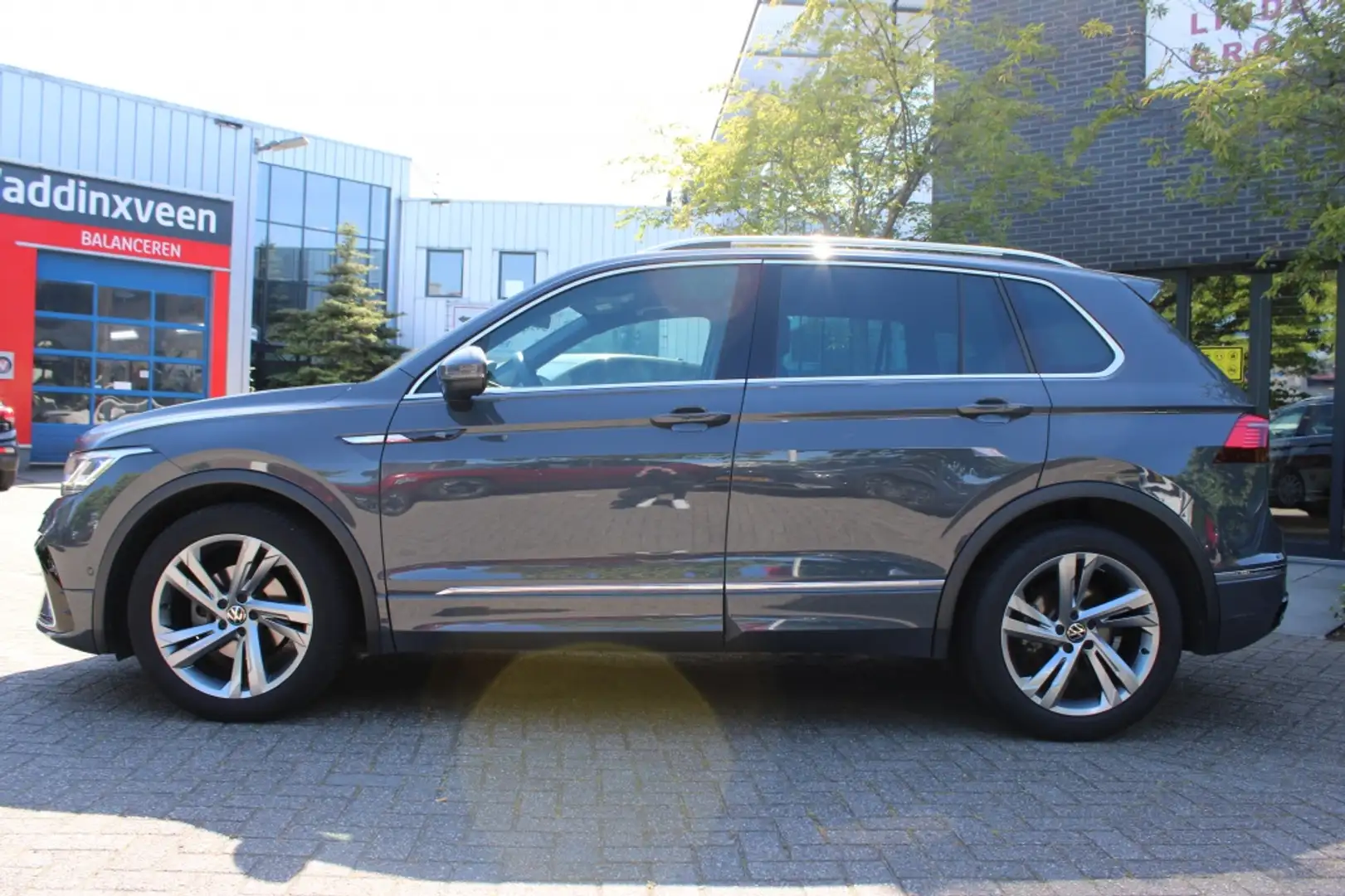 Volkswagen Tiguan 1.5 TSI R-Line DSG Virtual/Navi/Leer/360view "RIJK Gris - 2