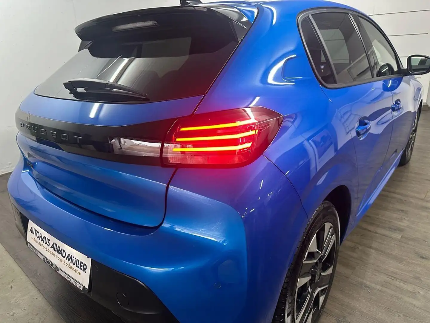 Peugeot 208 Allure 1.2 PT 100 CAM+Carplay+Keyless+PDC vo+hi Blau - 2