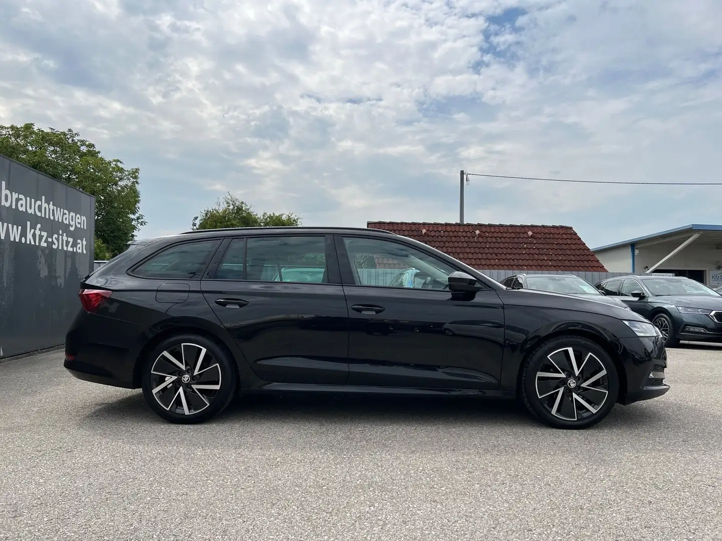 Skoda Octavia Combi 2,0 TDI Ambition DSG | NP: €46.500 Schwarz - 2