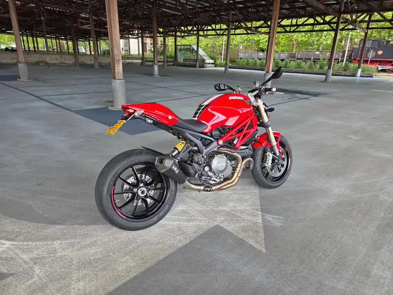 Ducati Monster 937 - foto 2