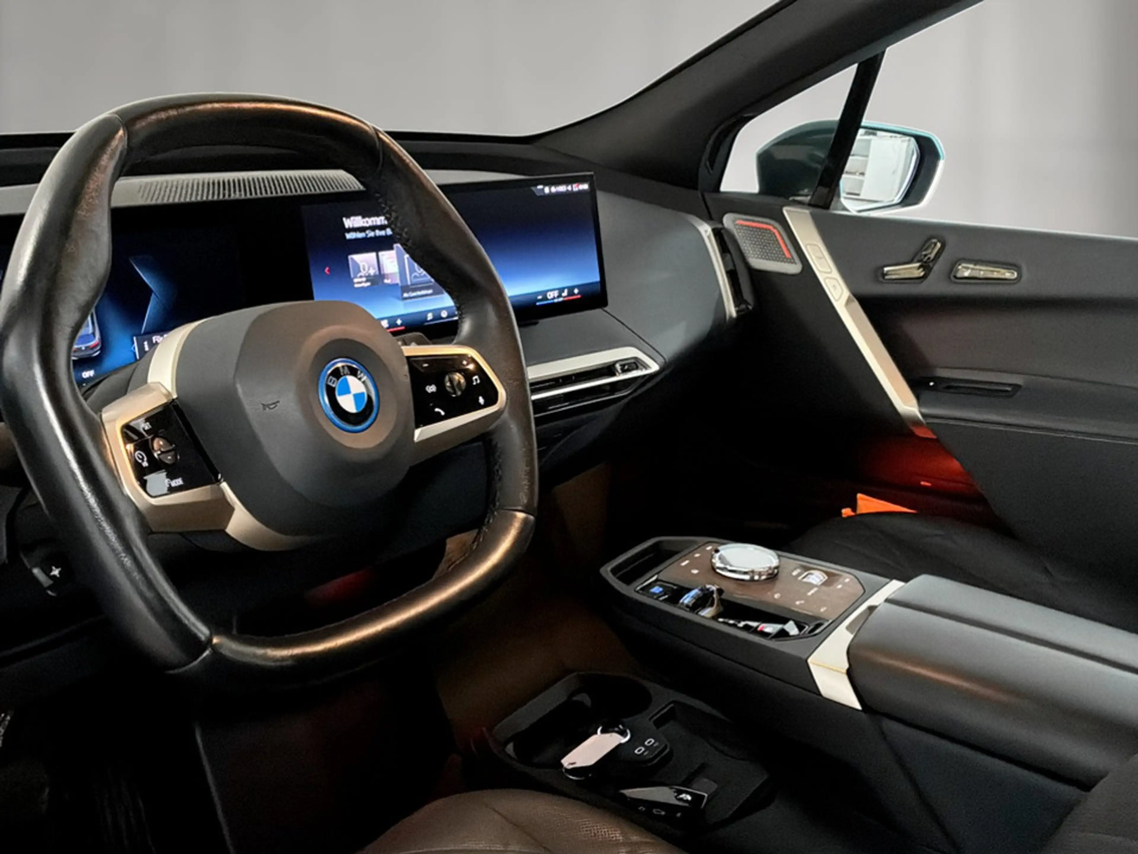 BMW iX M60 — photo 7