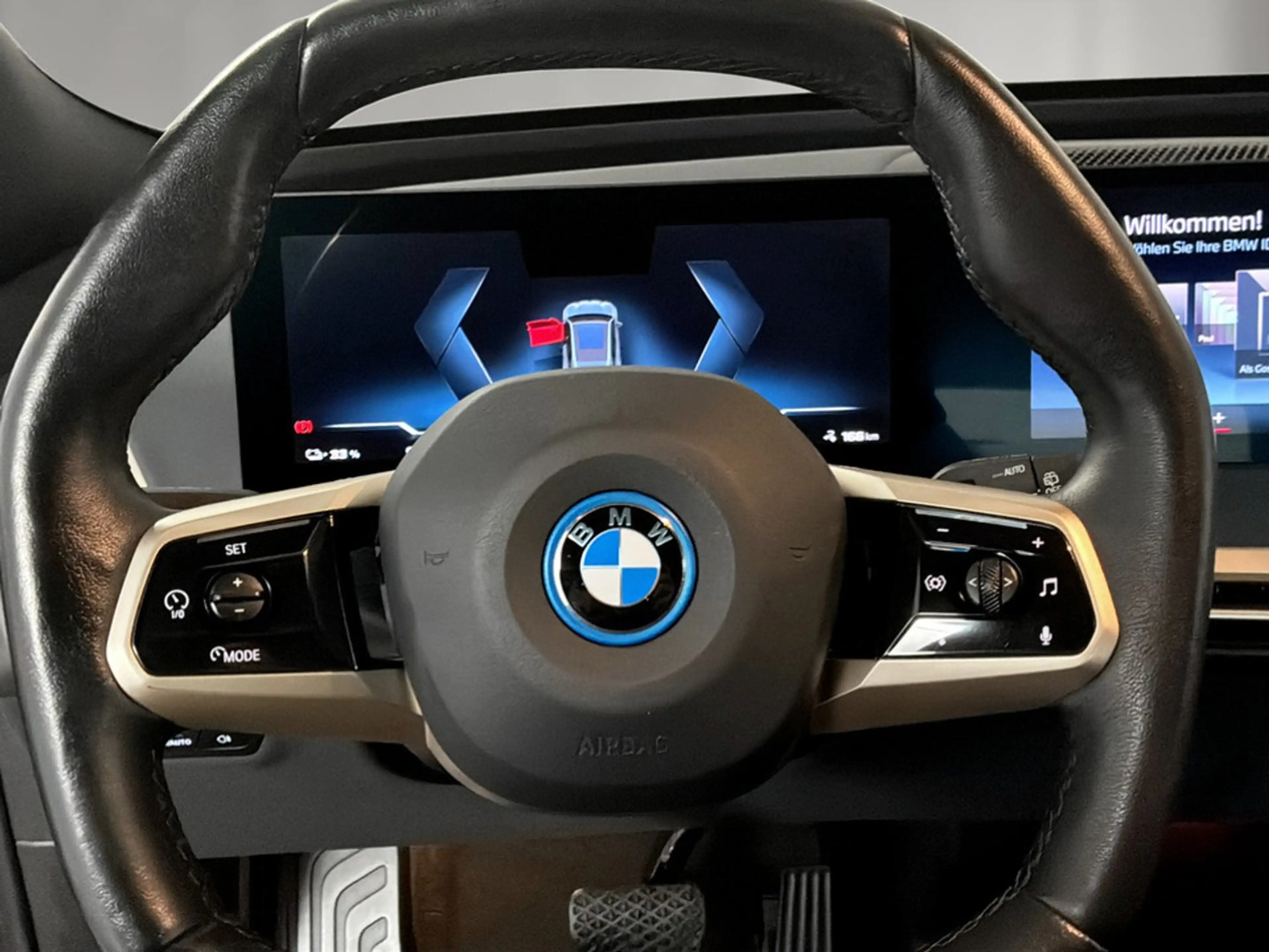 BMW iX M60 — photo 9