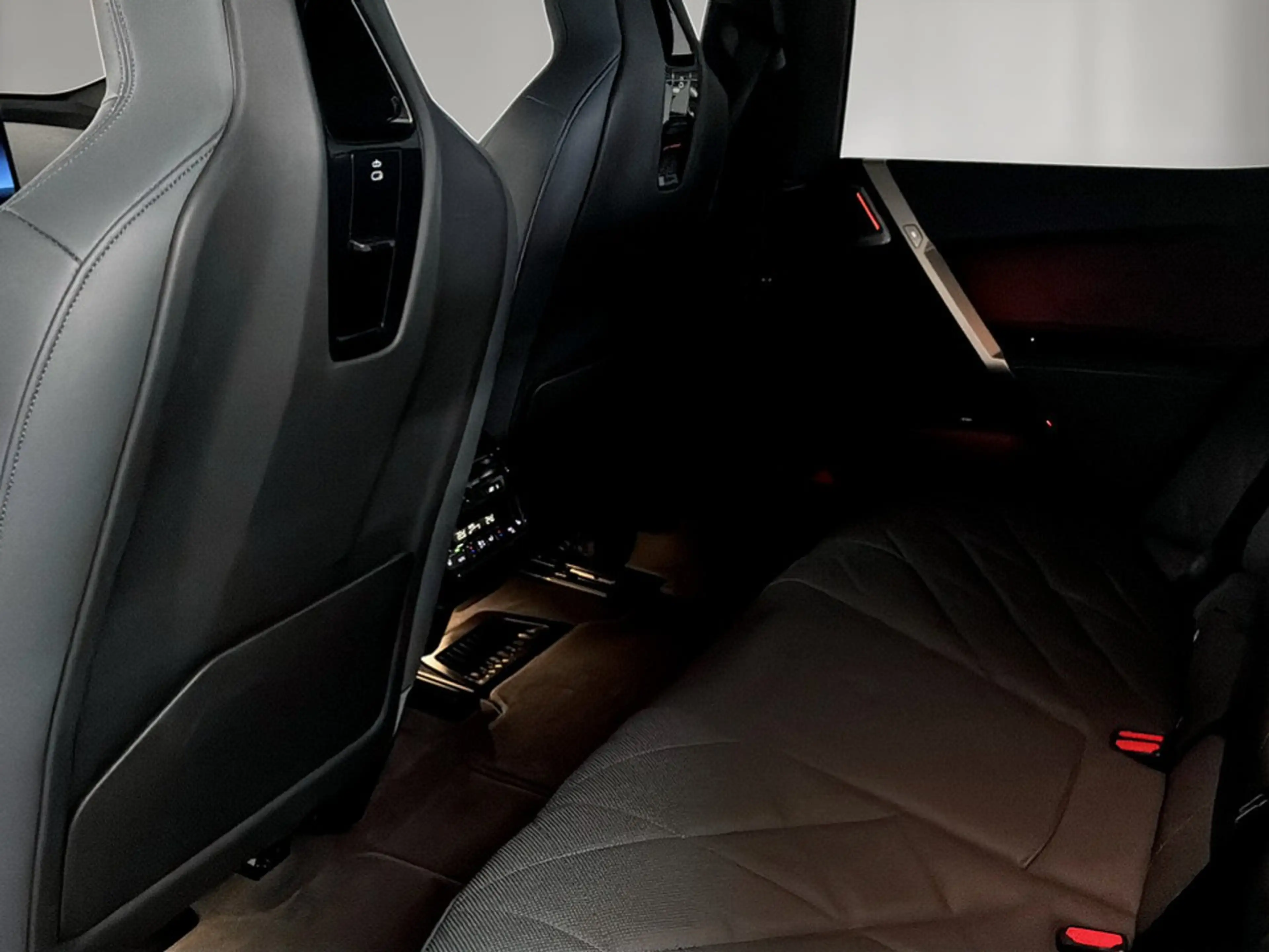 BMW iX M60 — photo 11