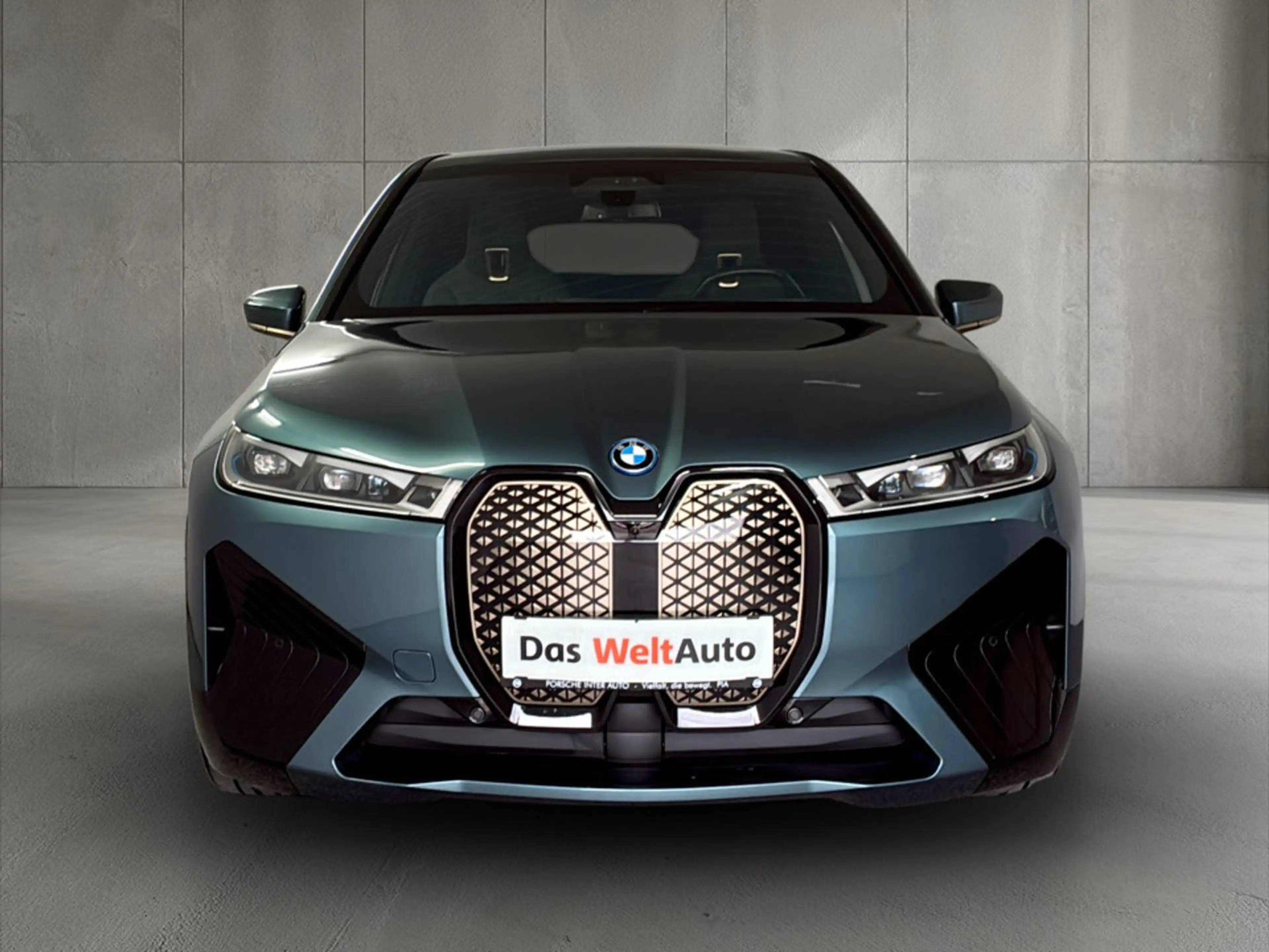 BMW iX M60 — photo 2