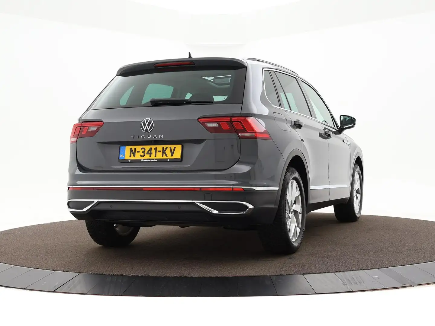 Volkswagen Tiguan 1.5 TSI 150pk DSG Elegance · Panoramadak · Camera Grijs - 2