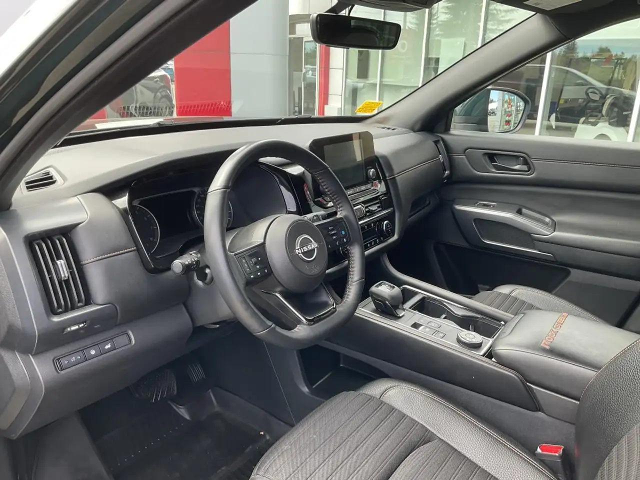 Nissan Pathfinder photo Nissan Pathfinder