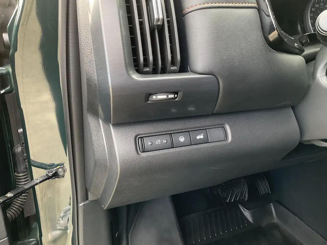 Nissan Pathfinder photo Nissan Pathfinder