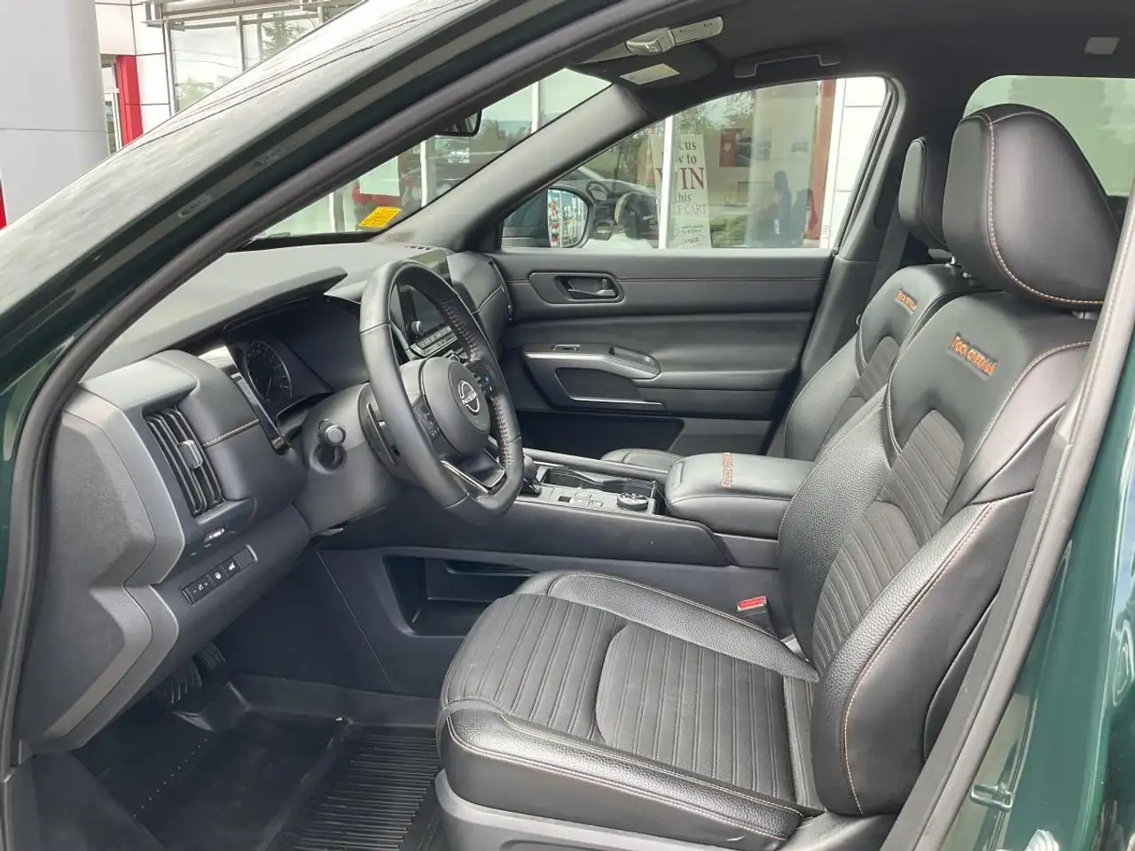 Nissan Pathfinder photo Nissan Pathfinder