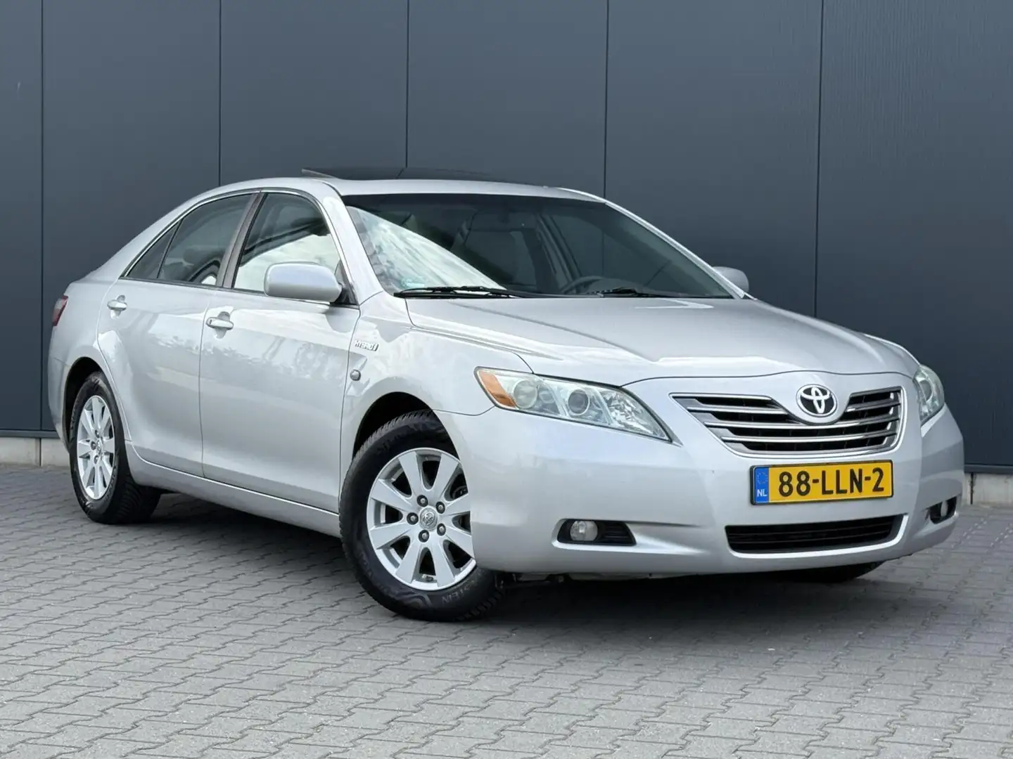 Toyota Camry 2.4 Hybrid Leder - Schuifdak - Unieke Auto - Compl Gris - 2