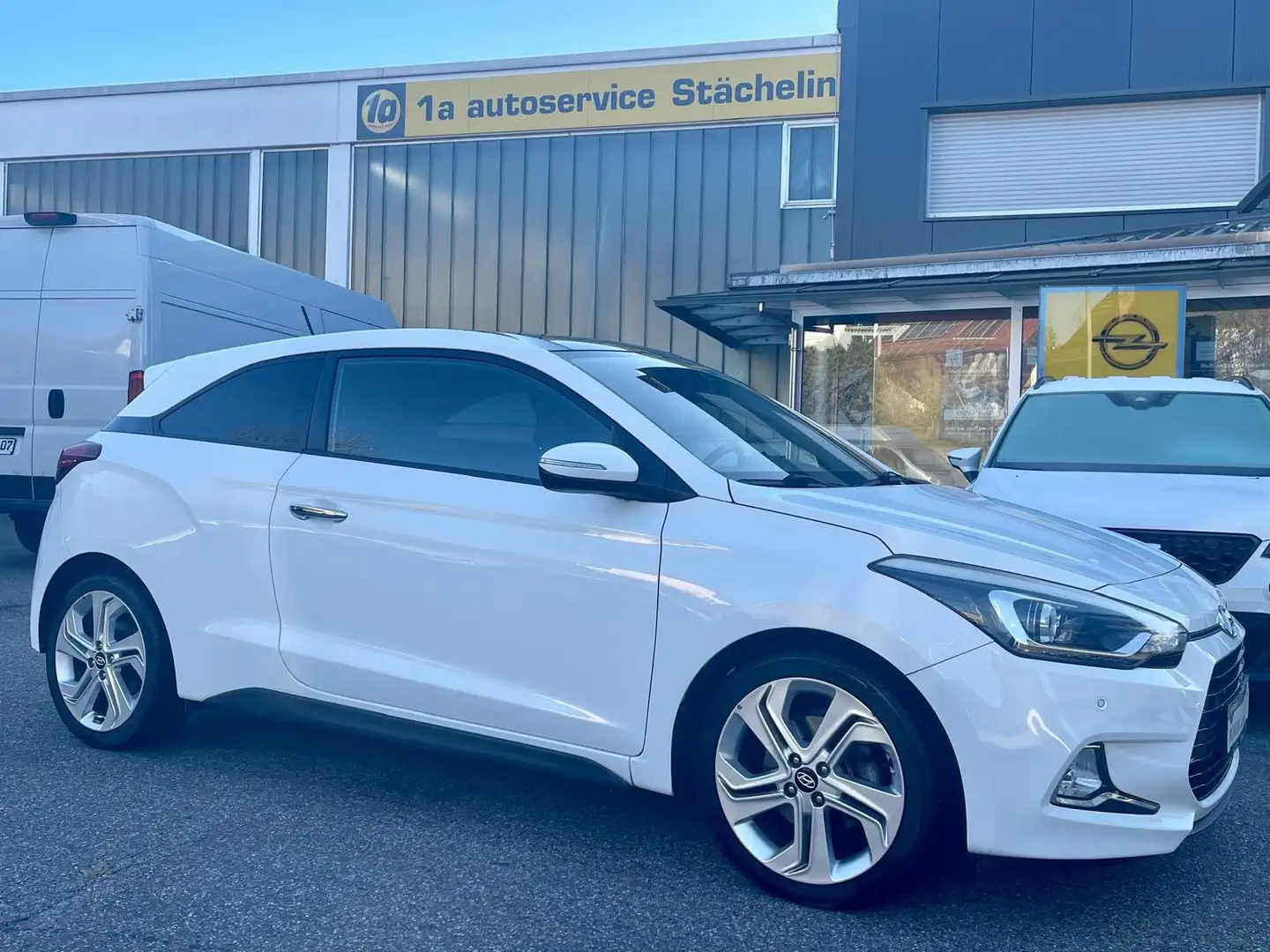 Hyundai i20 coupé blue Style,SHZ,PDC,RKAMERA,NAVI,PANO Alb - 2