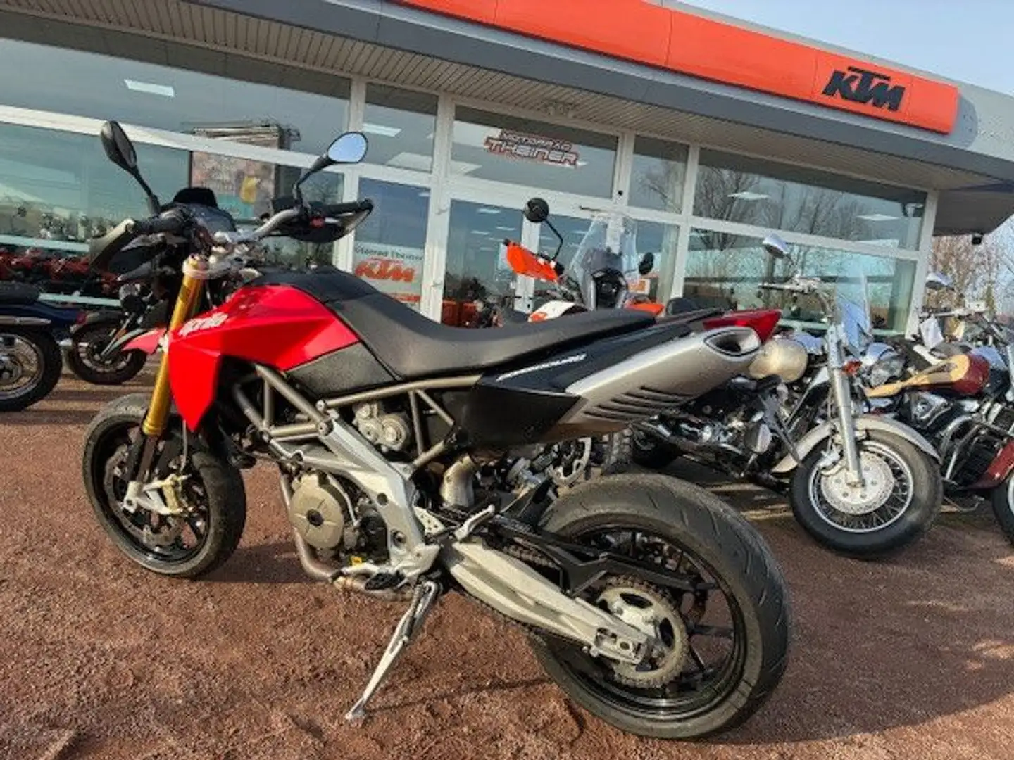 Aprilia Dorsoduro Czerwony - 1