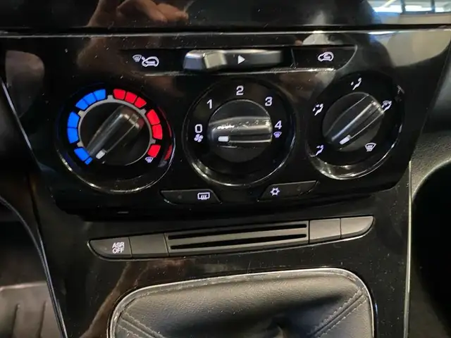 Lancia Ypsilon view 9