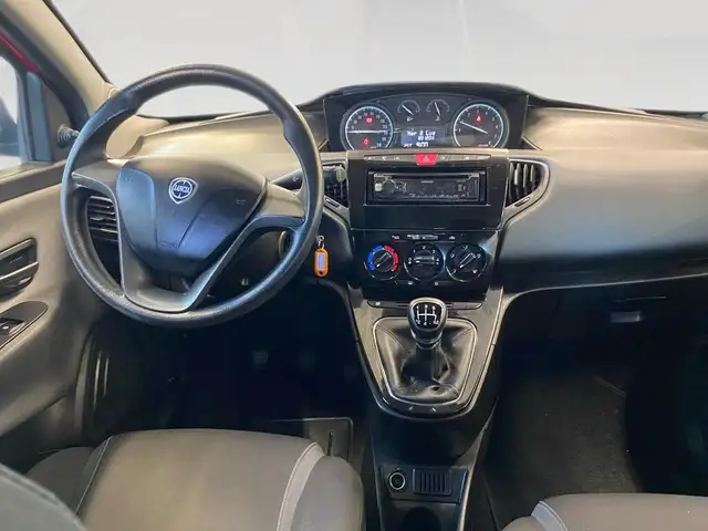 Lancia Ypsilon view 5