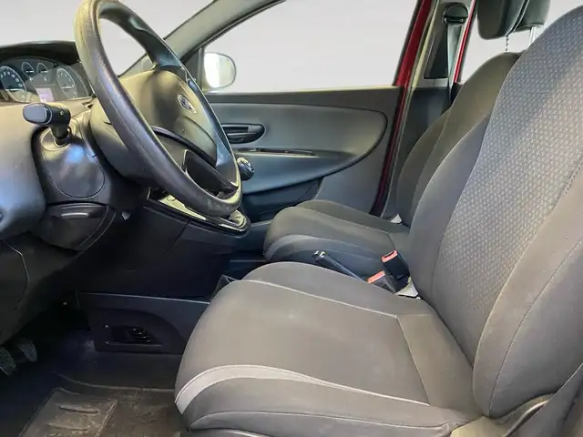 Lancia Ypsilon view 6