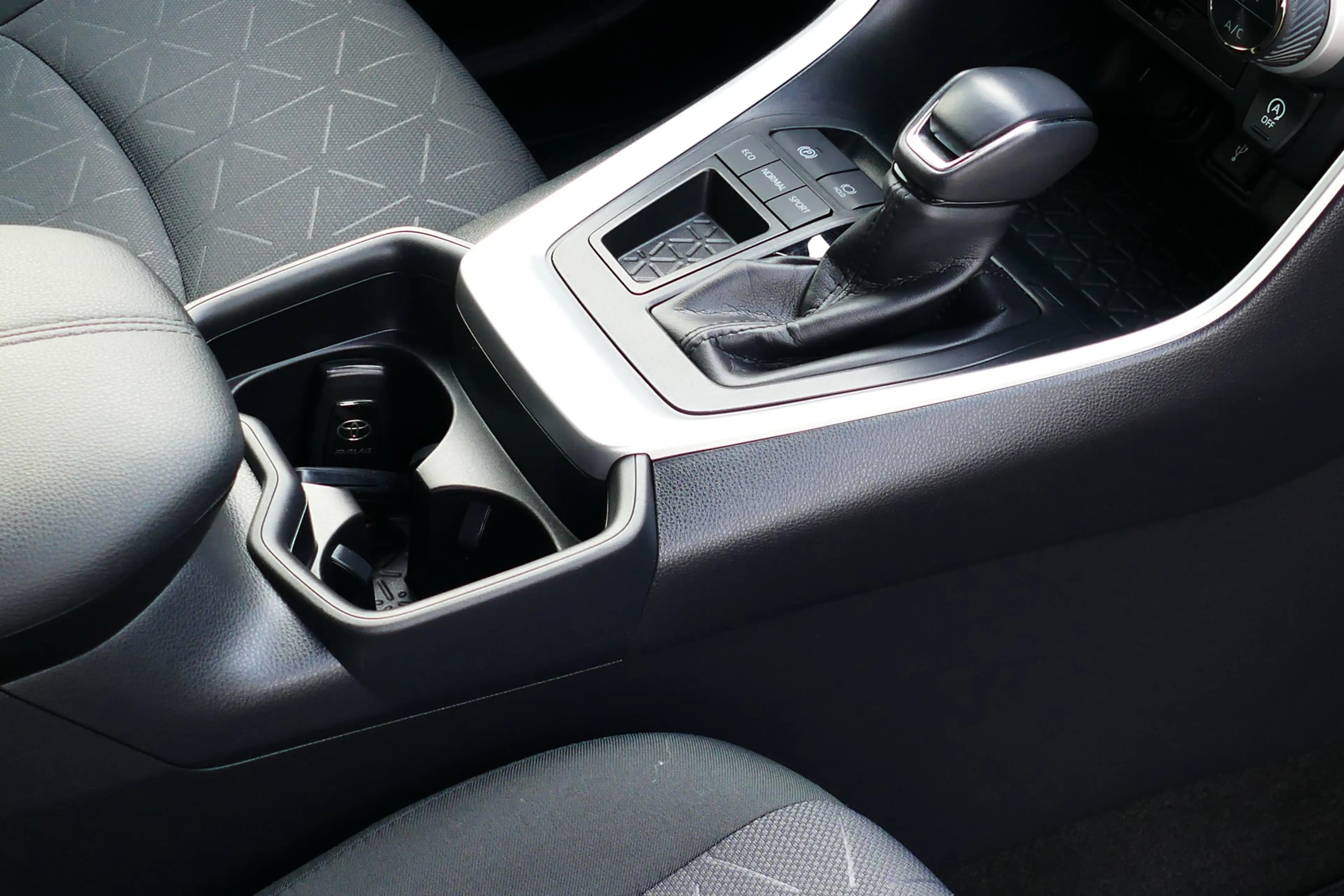 Toyota RAV 4 2.0 VVT-iE Dynamic. 360 Camera, Adap Cruise, Clima — photo 4