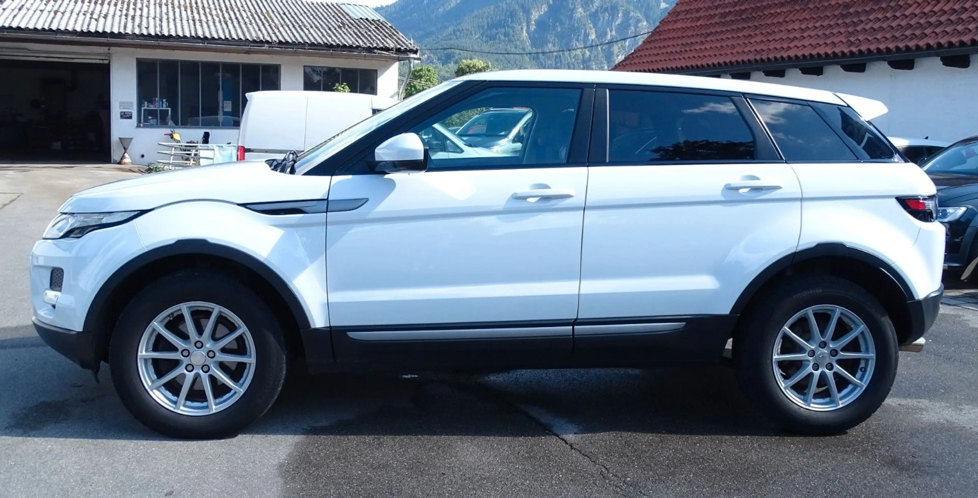 Land Rover Range Rover Evoque Pure — photo 3