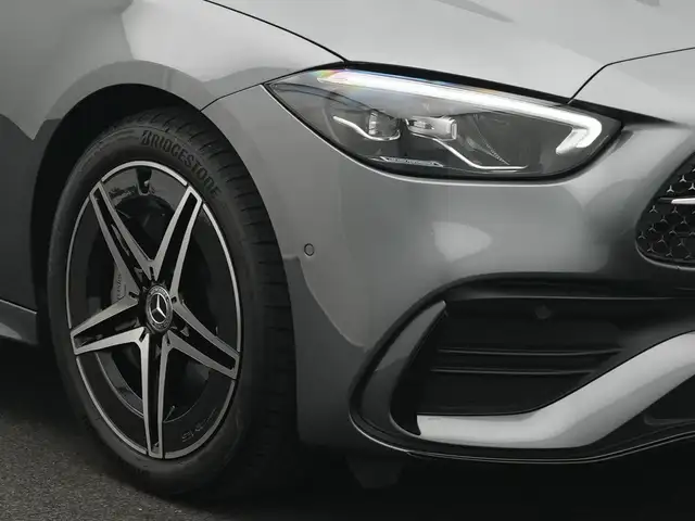 Mercedes-Benz C-Class view 9