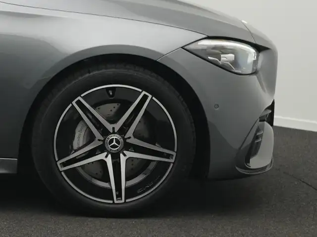 Mercedes-Benz C-Class view 8