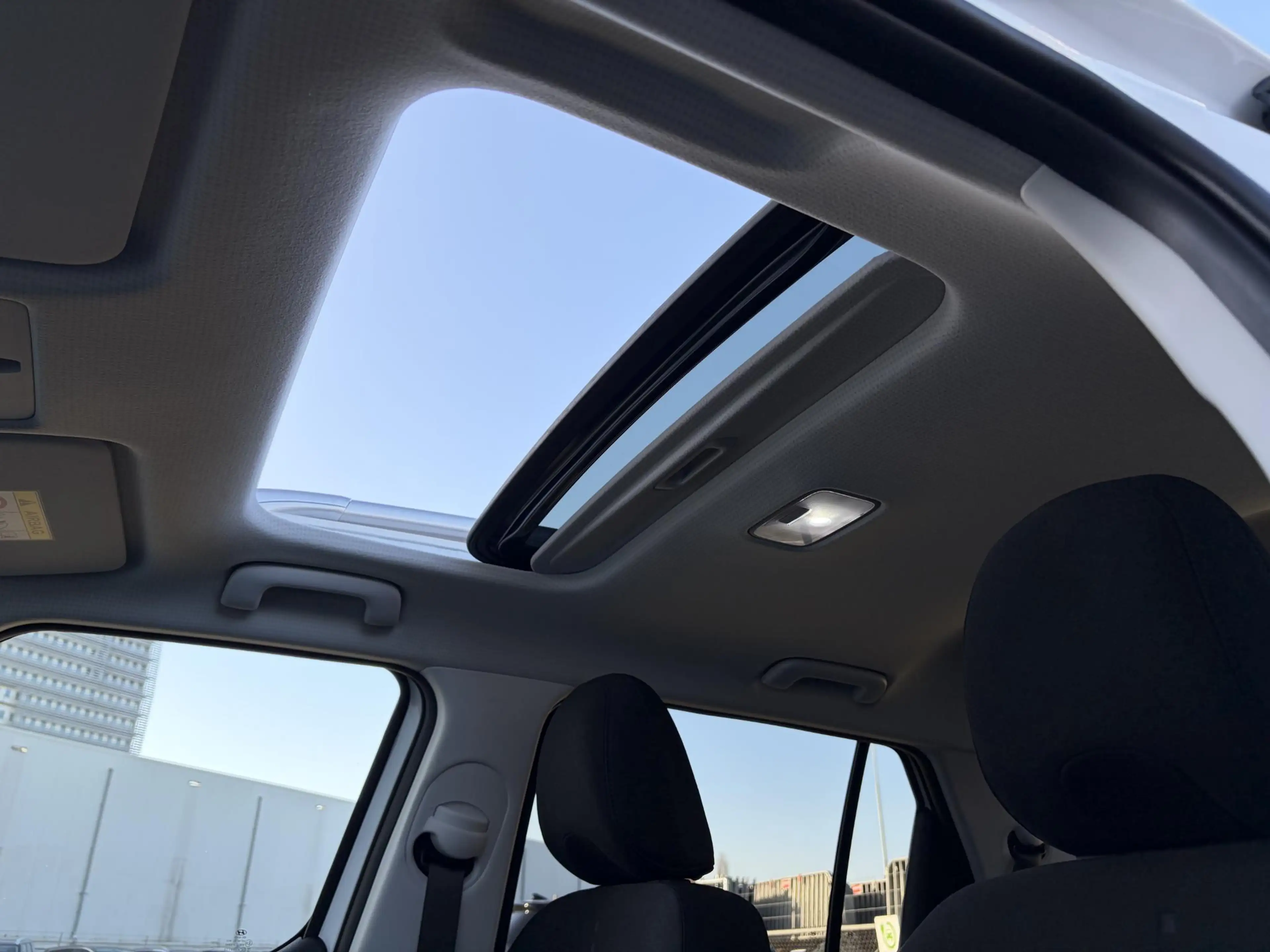 Hyundai Inster Evolve Sky 49 kWh /Winter & Tech Pack /Apple Carpl — photo 28