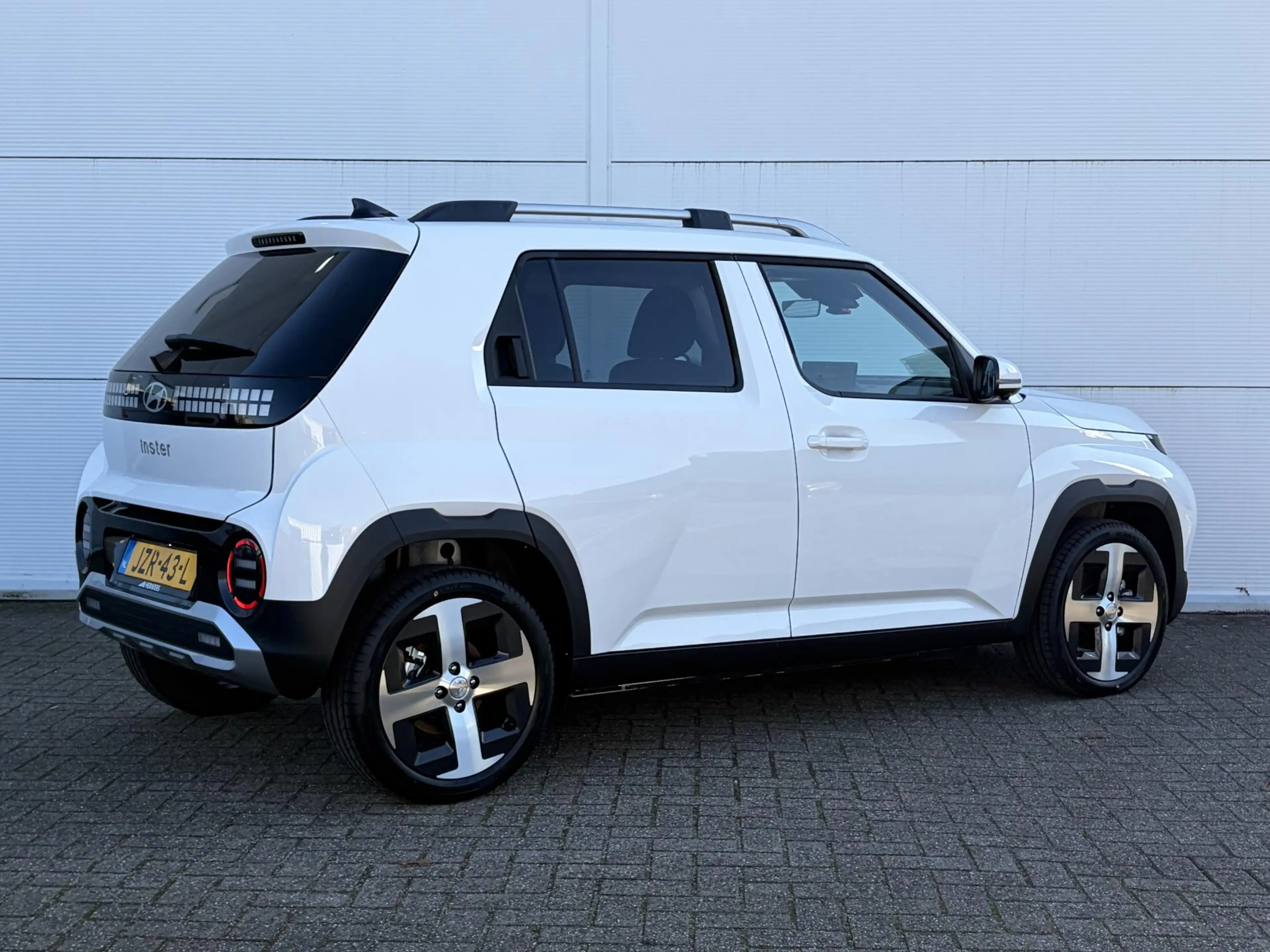 Hyundai Inster Evolve Sky 49 kWh /Winter & Tech Pack /Apple Carpl — photo 3