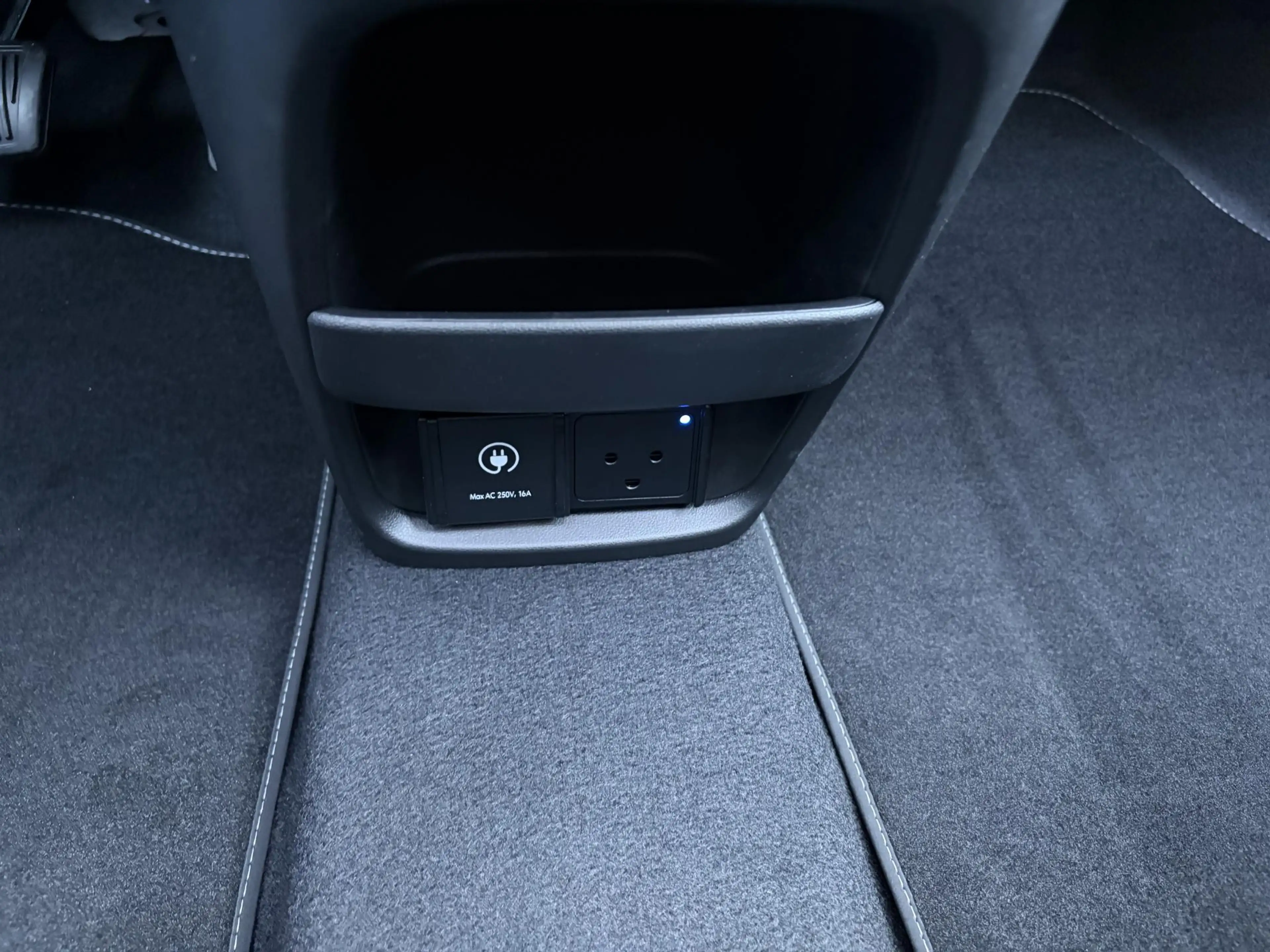 Hyundai Inster Evolve Sky 49 kWh /Winter & Tech Pack /Apple Carpl — photo 13