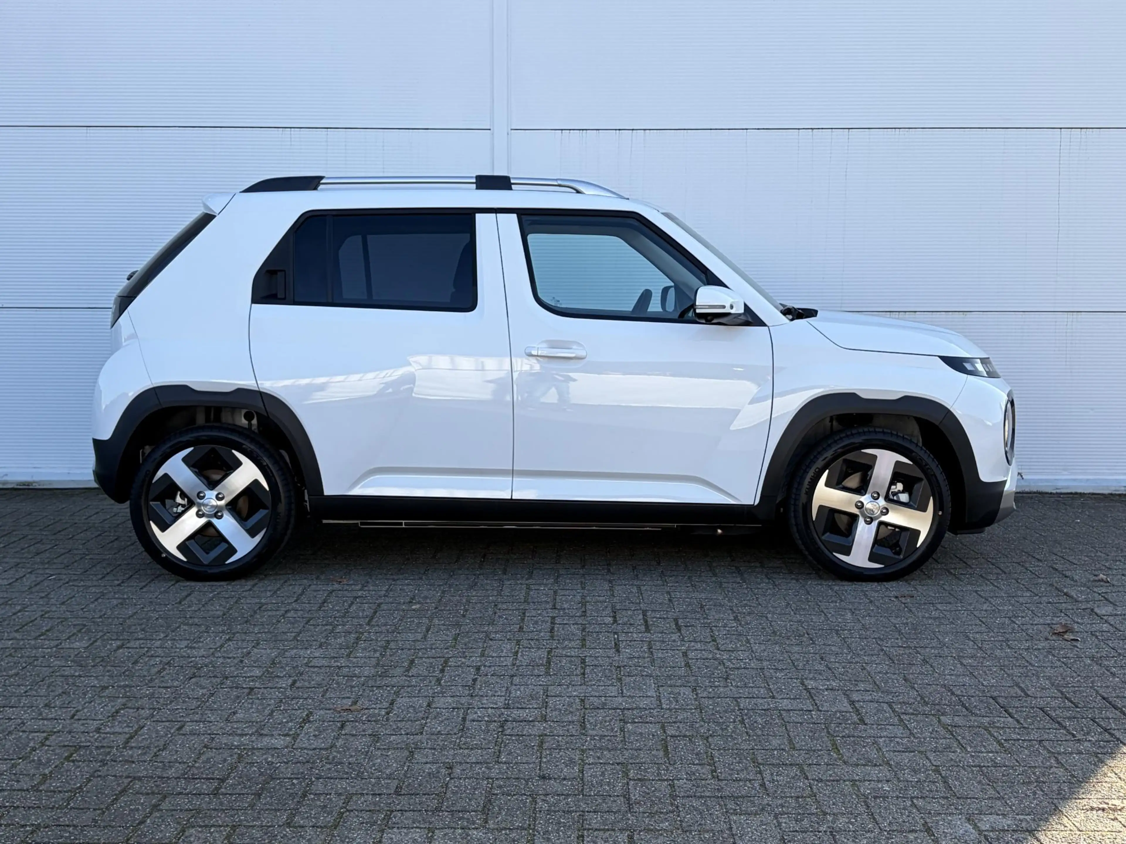 Hyundai Inster Evolve Sky 49 kWh /Winter & Tech Pack /Apple Carpl — photo 17