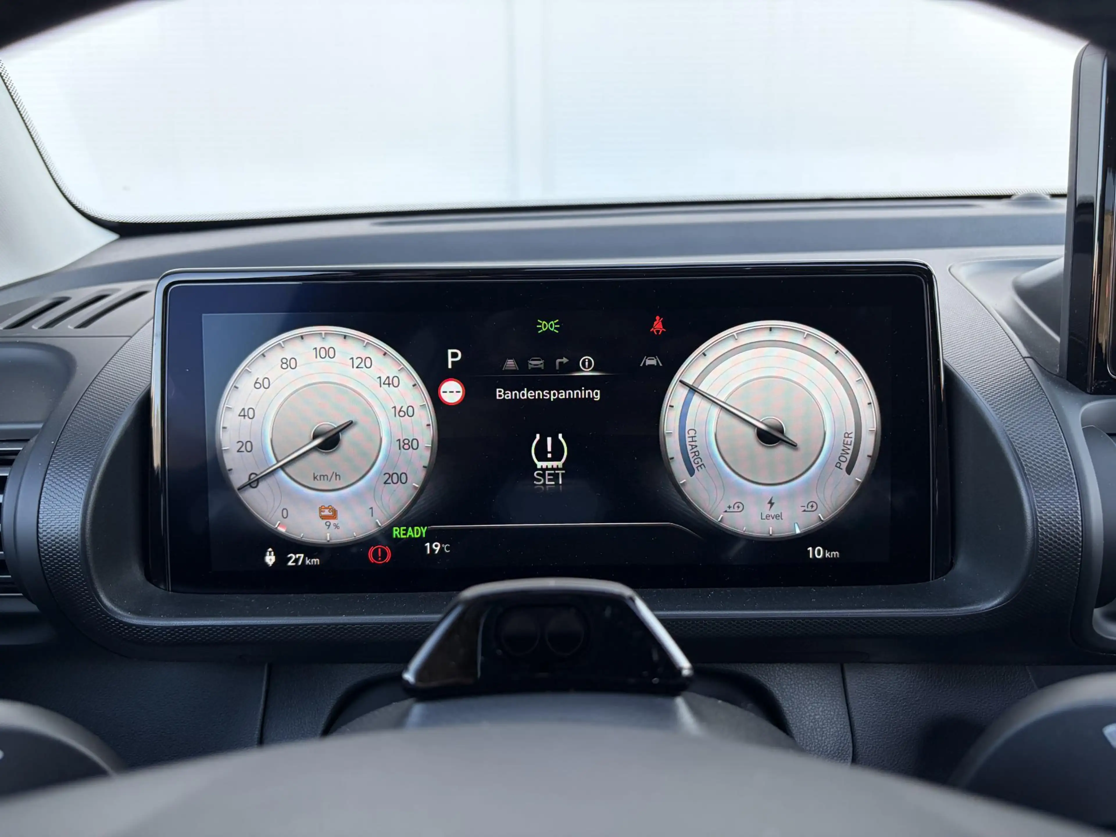 Hyundai Inster Evolve Sky 49 kWh /Winter & Tech Pack /Apple Carpl — photo 20