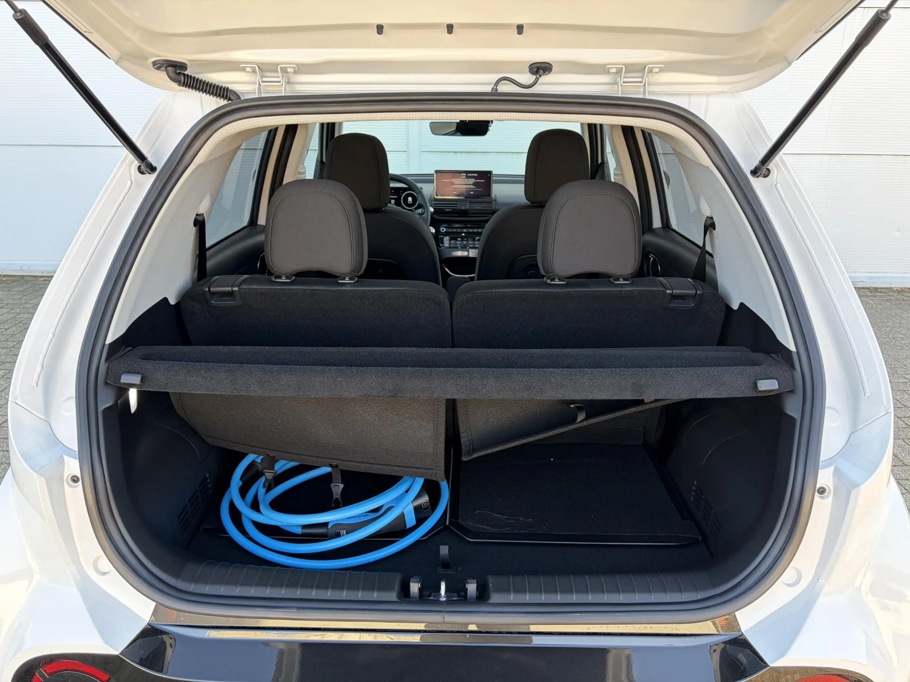 Hyundai Inster Evolve Sky 49 kWh /Winter & Tech Pack /Apple Carpl — photo 26