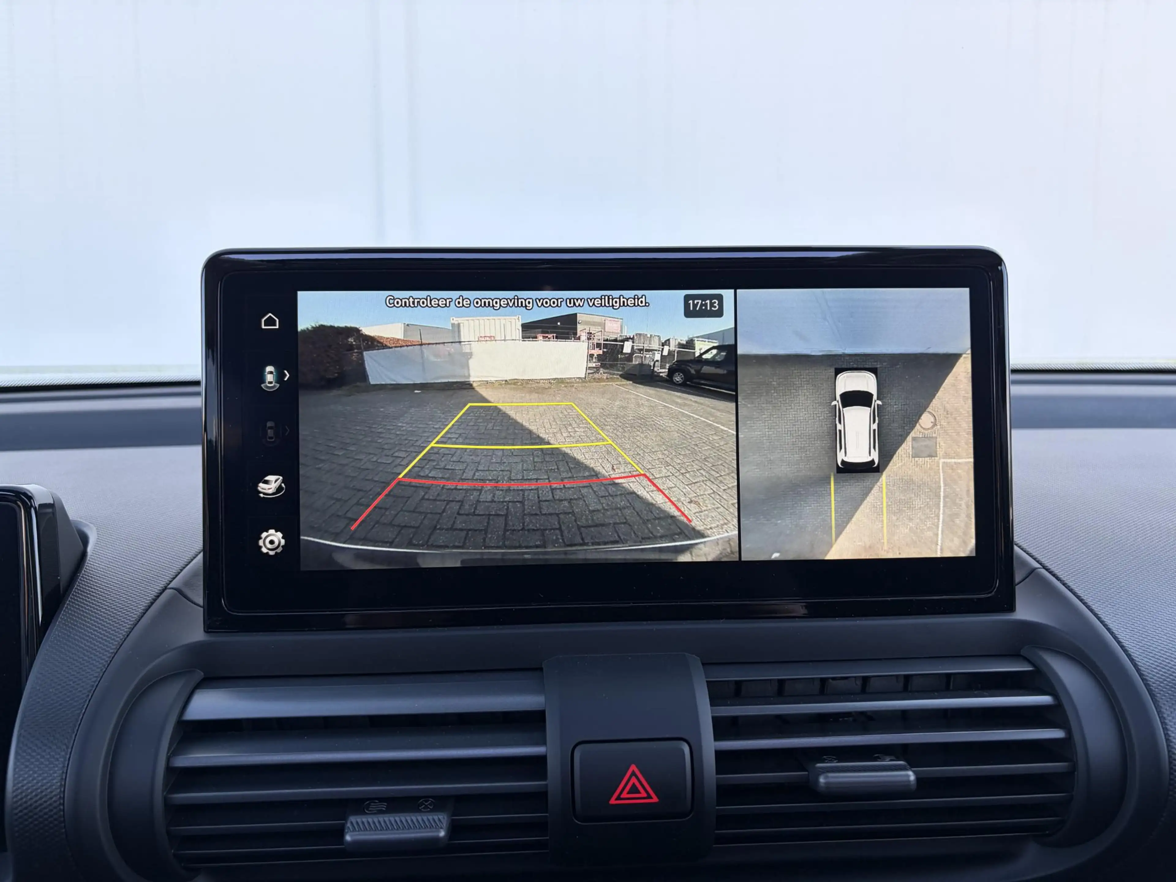 Hyundai Inster Evolve Sky 49 kWh /Winter & Tech Pack /Apple Carpl — photo 30