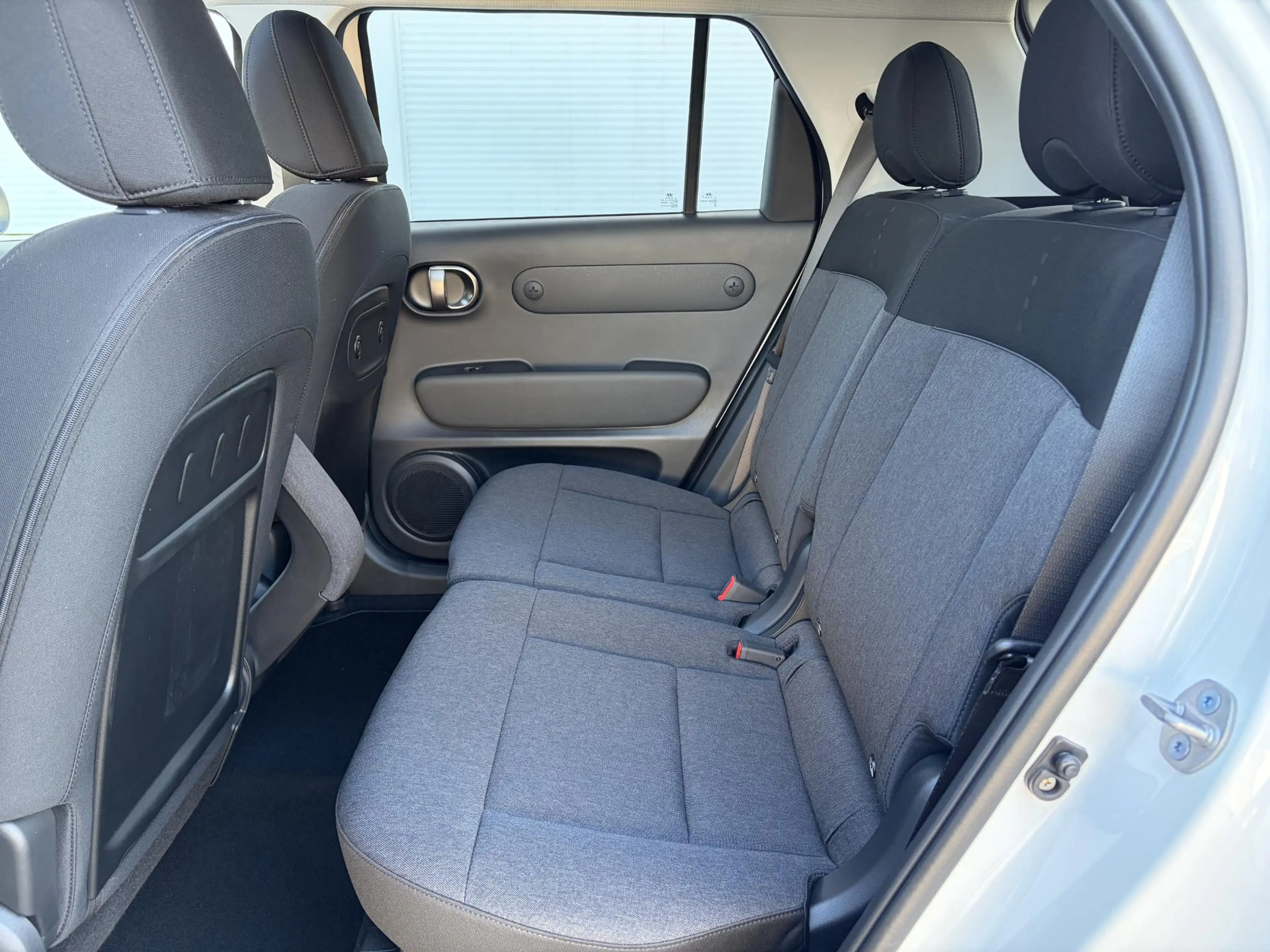 Hyundai Inster Evolve Sky 49 kWh /Winter & Tech Pack /Apple Carpl — photo 24