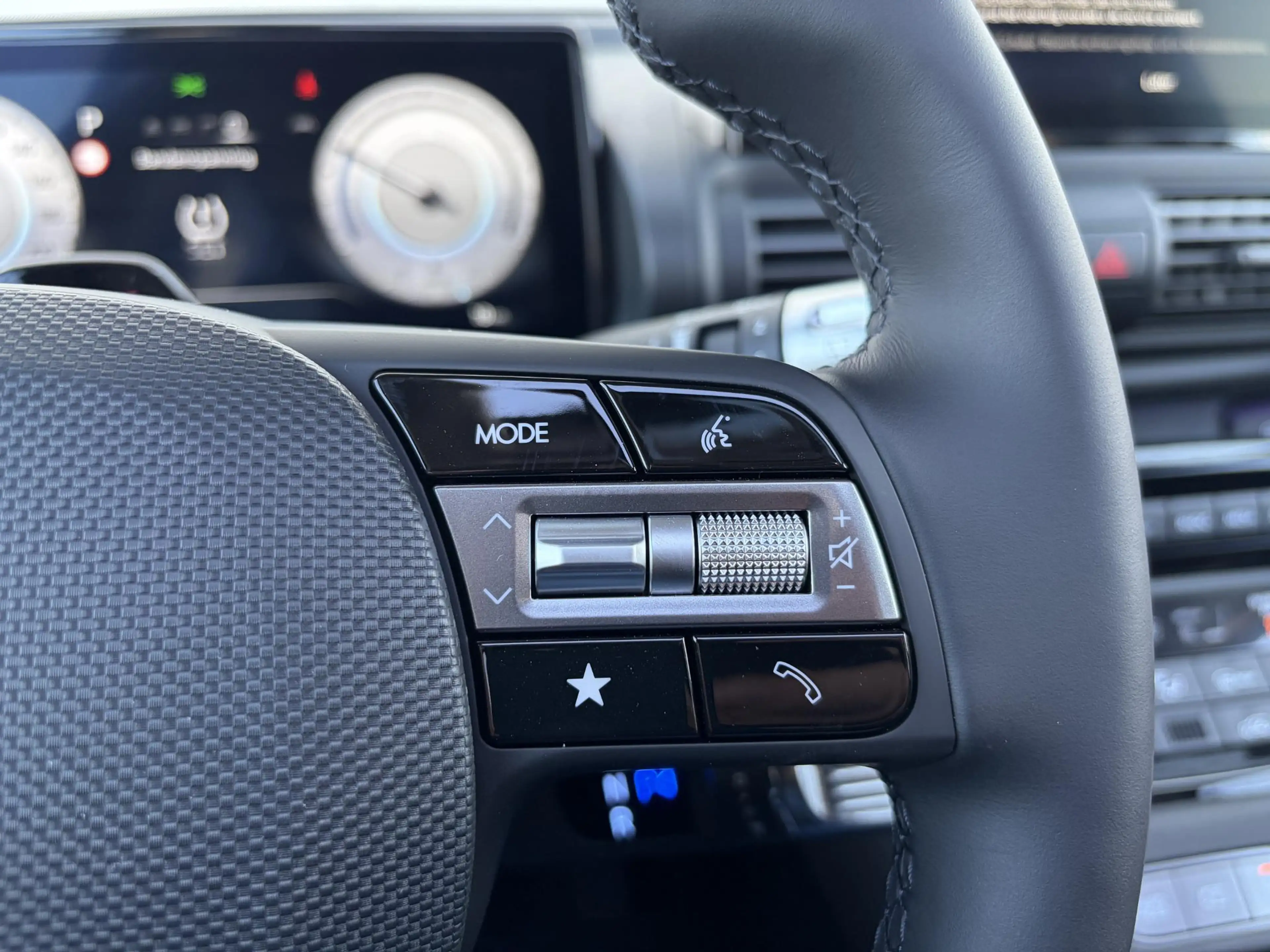 Hyundai Inster Evolve Sky 49 kWh /Winter & Tech Pack /Apple Carpl — photo 9