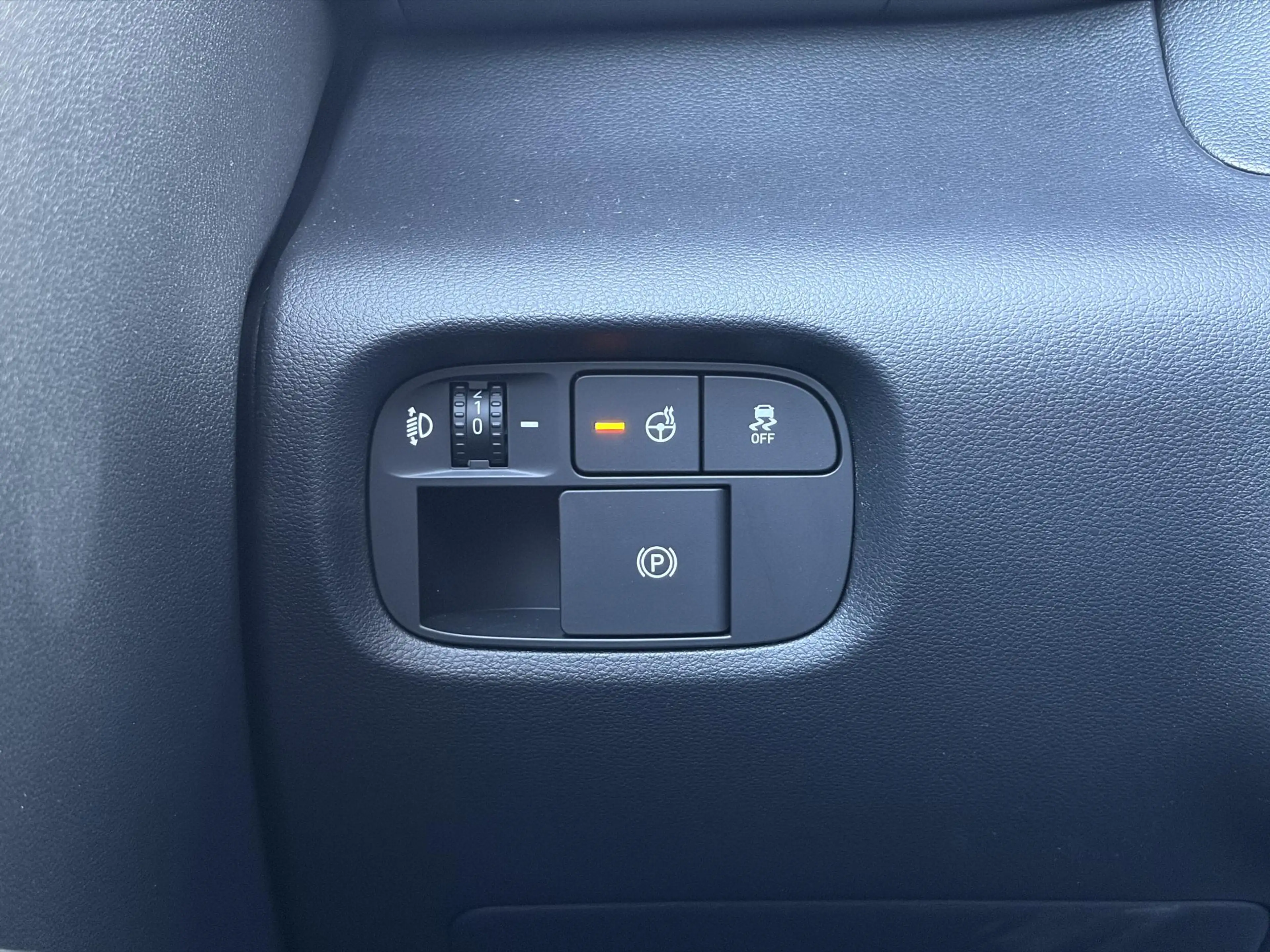Hyundai Inster Evolve Sky 49 kWh /Winter & Tech Pack /Apple Carpl — photo 11