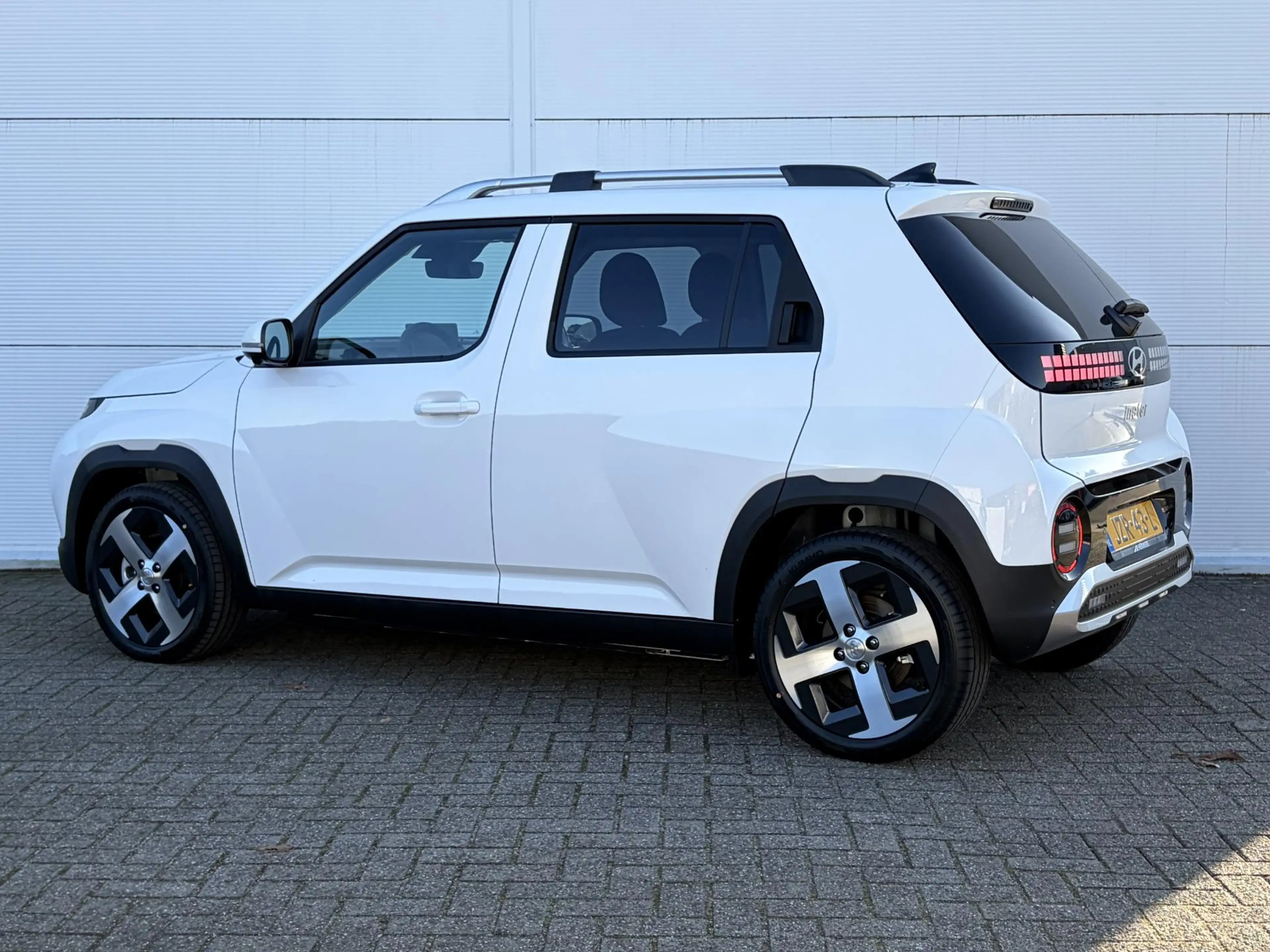 Hyundai Inster Evolve Sky 49 kWh /Winter & Tech Pack /Apple Carpl — photo 16