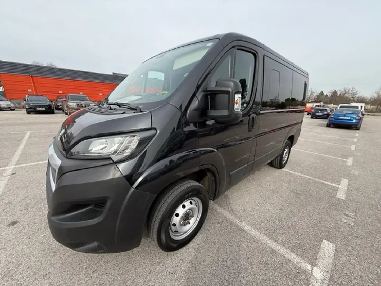 Peugeot Boxer Combi 2.2BlueHDI 330 L1H1 120 Negro - 2