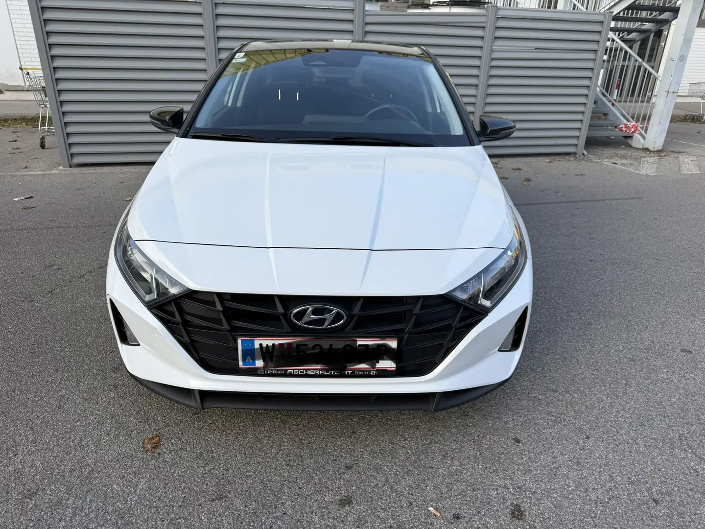 Hyundai i20 1,2 MPI i-Line Plus Weiß - 1