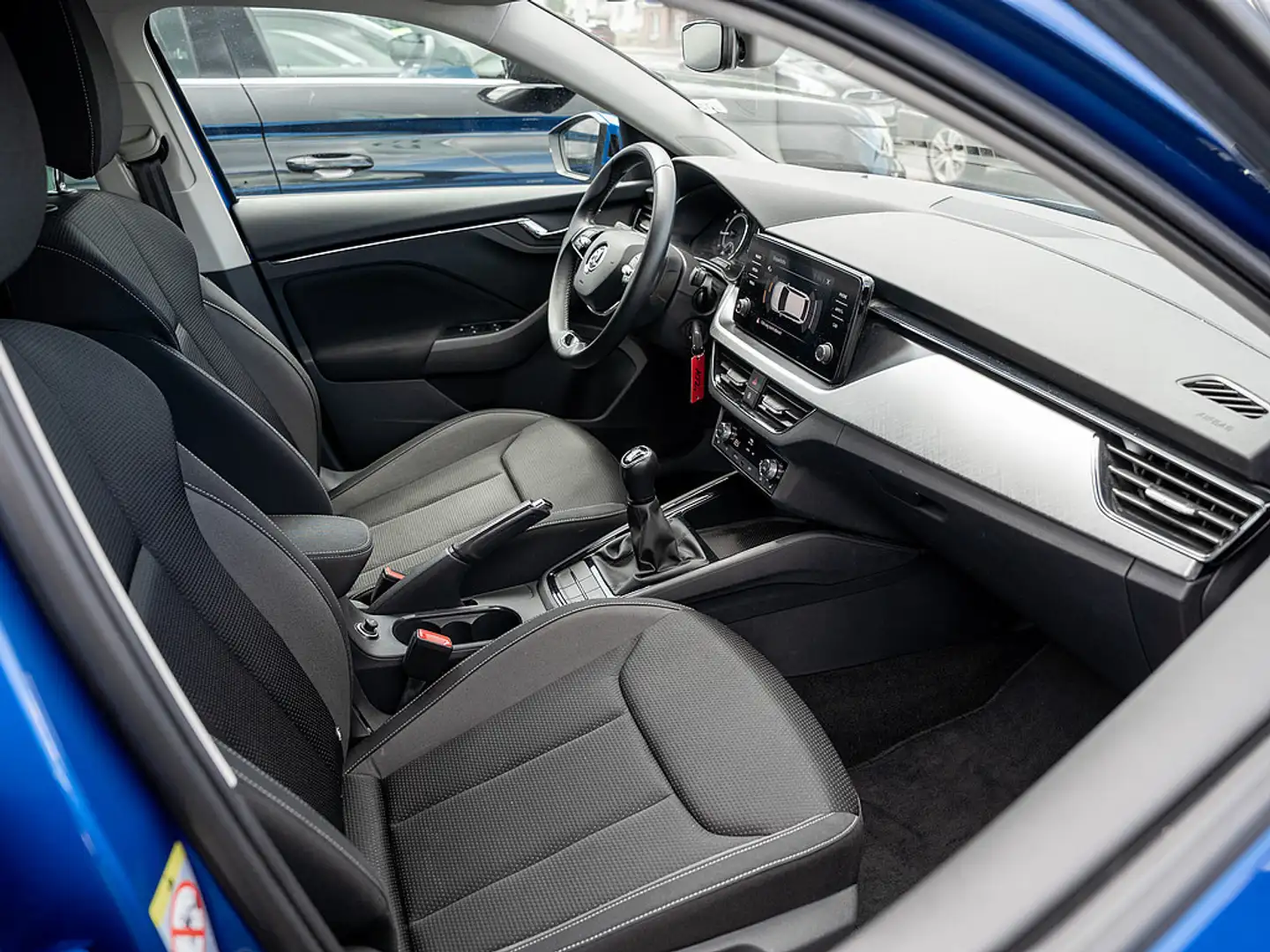 Skoda Scala 1.0 TSI Tour LED ALU LA GRA FSE KLIMA Blauw - 2