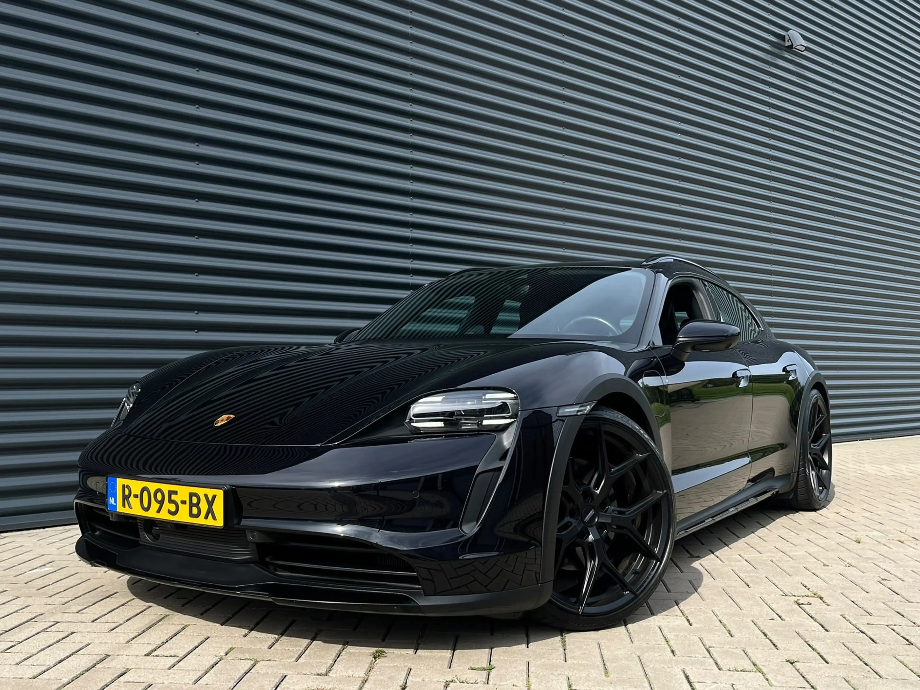 Porsche Taycan Cross Turismo 4S 93 kWh | Chrono | Duel Display | — photo 3