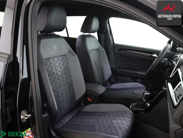 Volkswagen T-Roc view 11