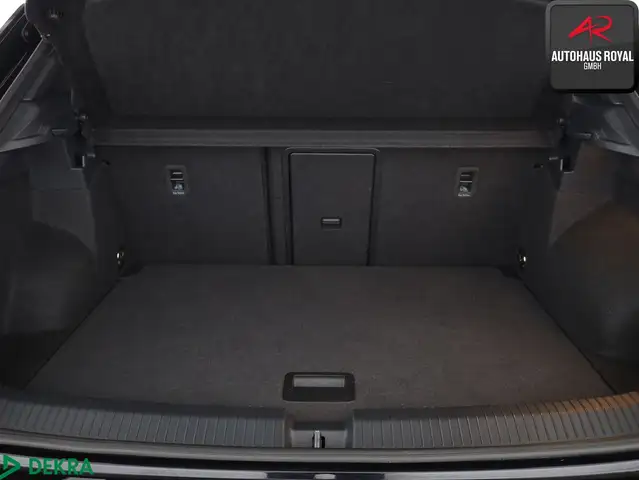 Volkswagen T-Roc view 13