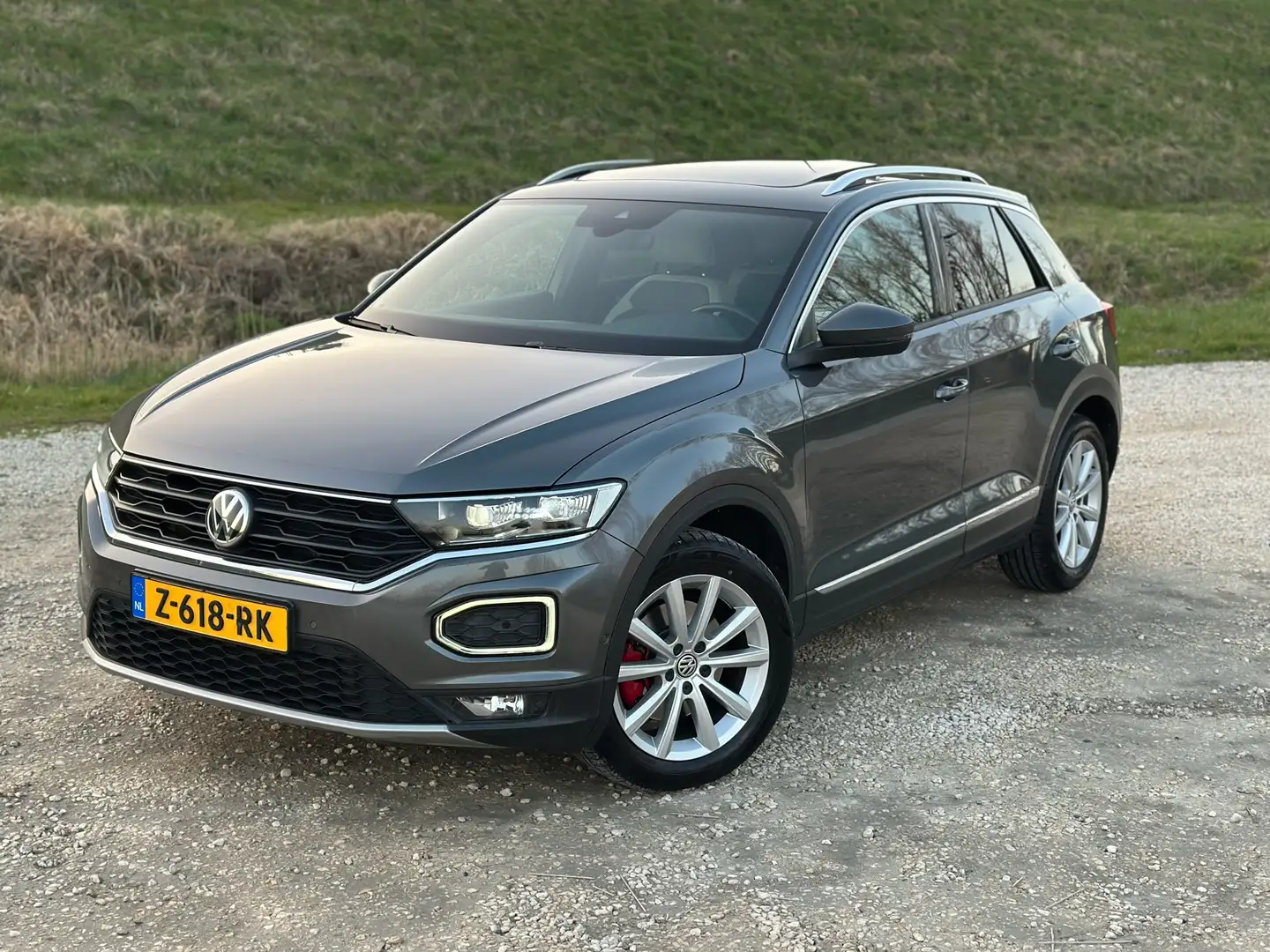 Volkswagen T-Roc 2.0 TSI 4Motion Sp. Grijs - 1