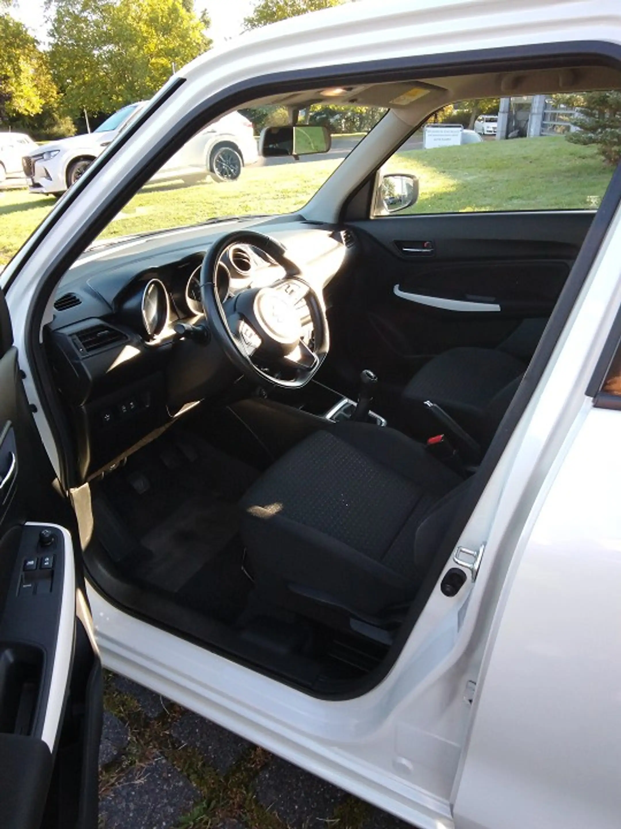 Suzuki Swift 1,2 Club Hybrid — photo 11
