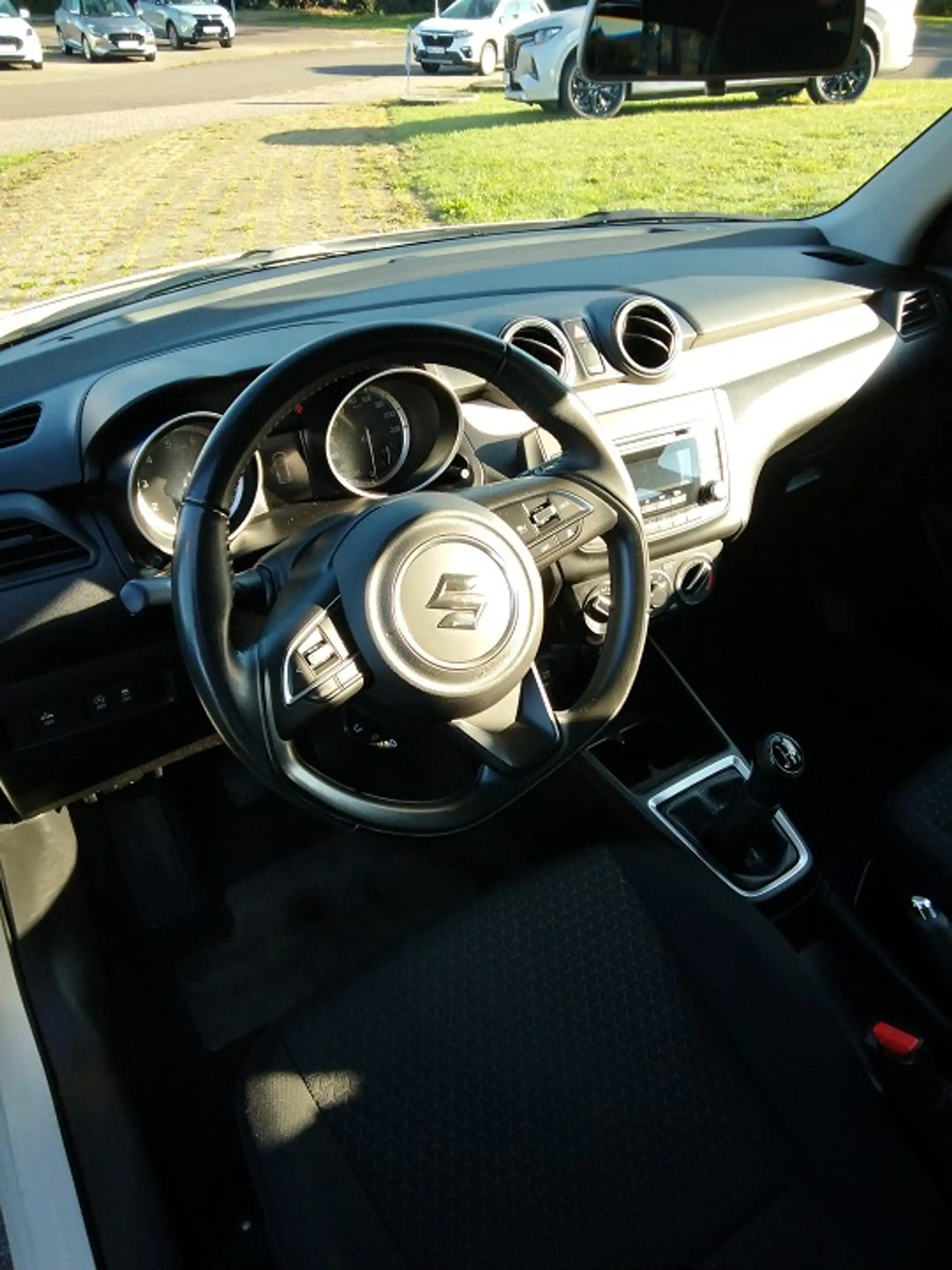 Suzuki Swift 1,2 Club Hybrid — photo 12