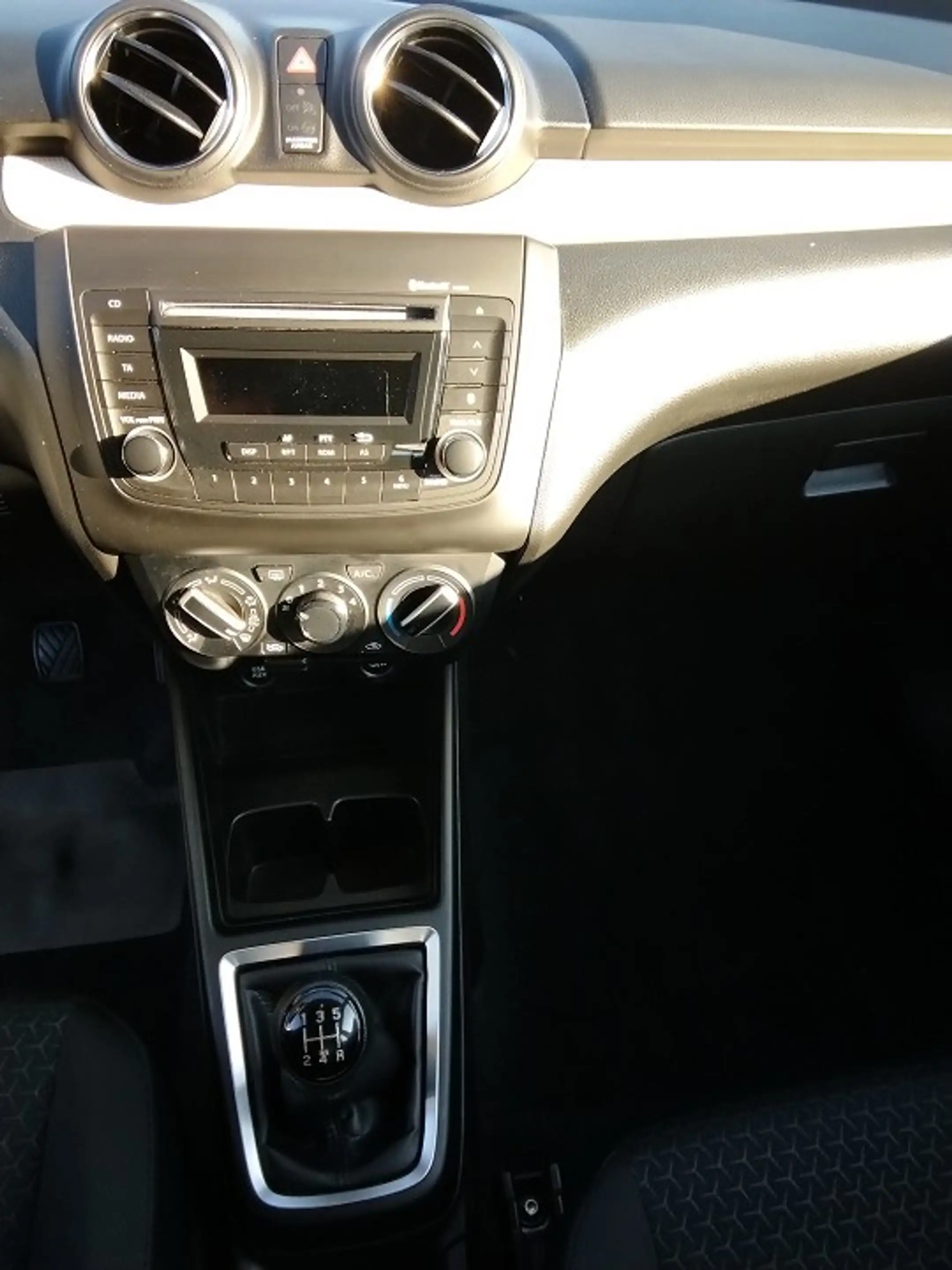 Suzuki Swift 1,2 Club Hybrid — photo 14