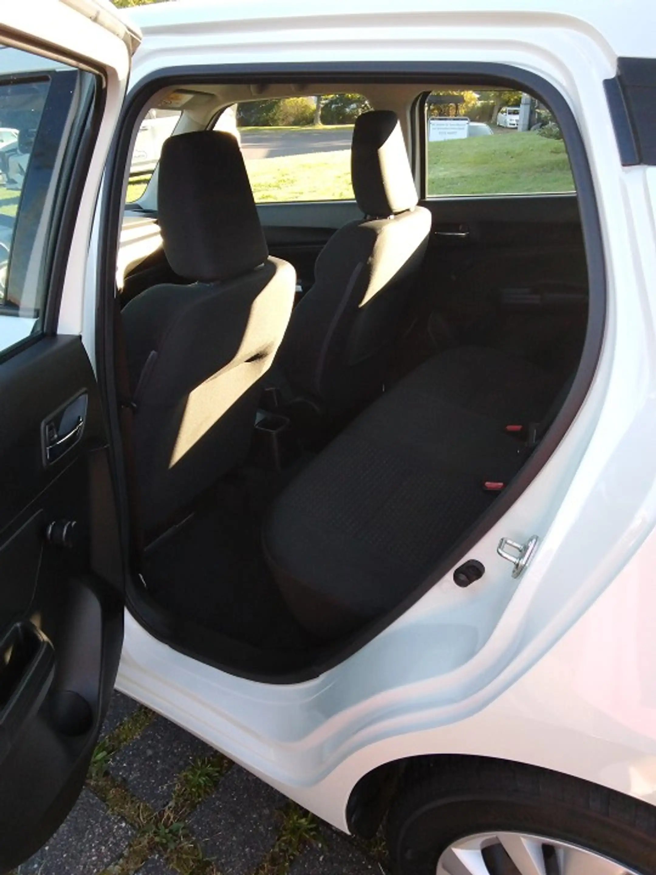 Suzuki Swift 1,2 Club Hybrid — photo 10