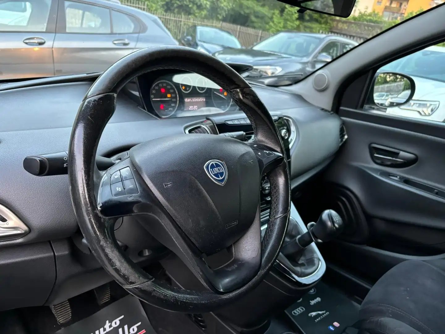 Lancia Ypsilon 0.9 t.air Elefantino ecochic metano 80cv - 1