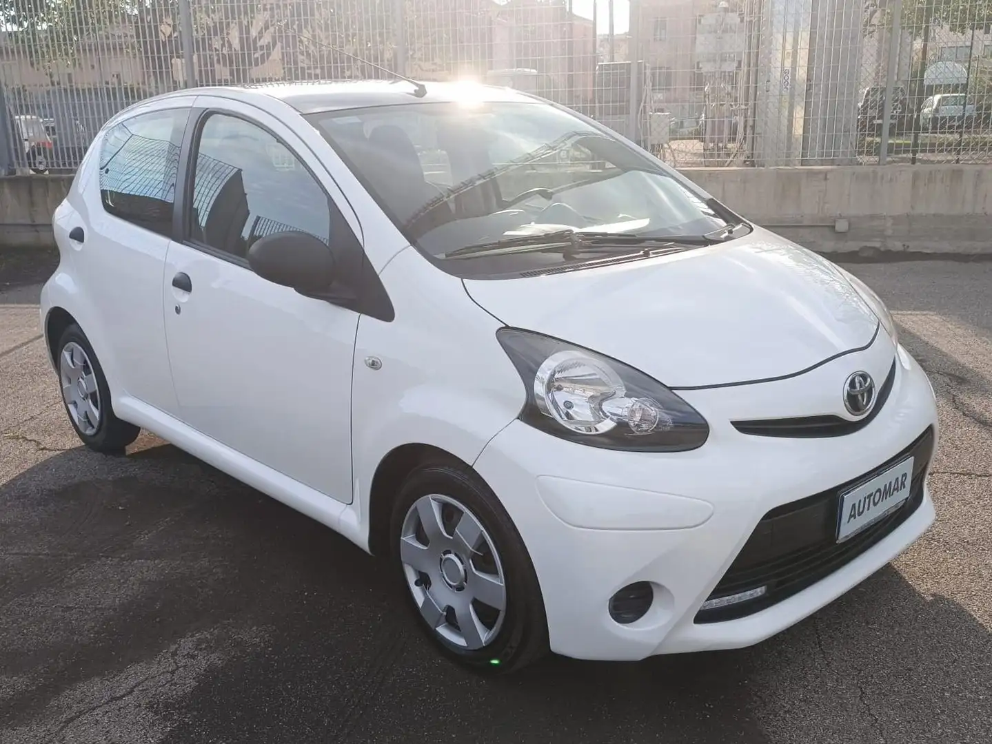 Toyota Aygo Aygo 5p 1.0 Active connect my14 Weiß - 1