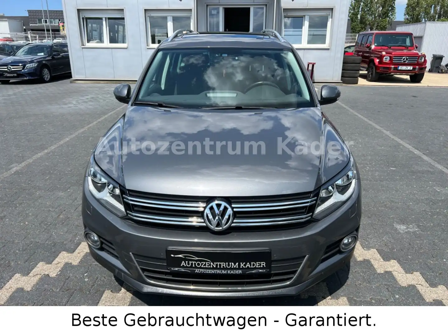 Volkswagen Tiguan Sport & Style 4Motion*PDC*1.Hand*Navi*LED Grau - 2