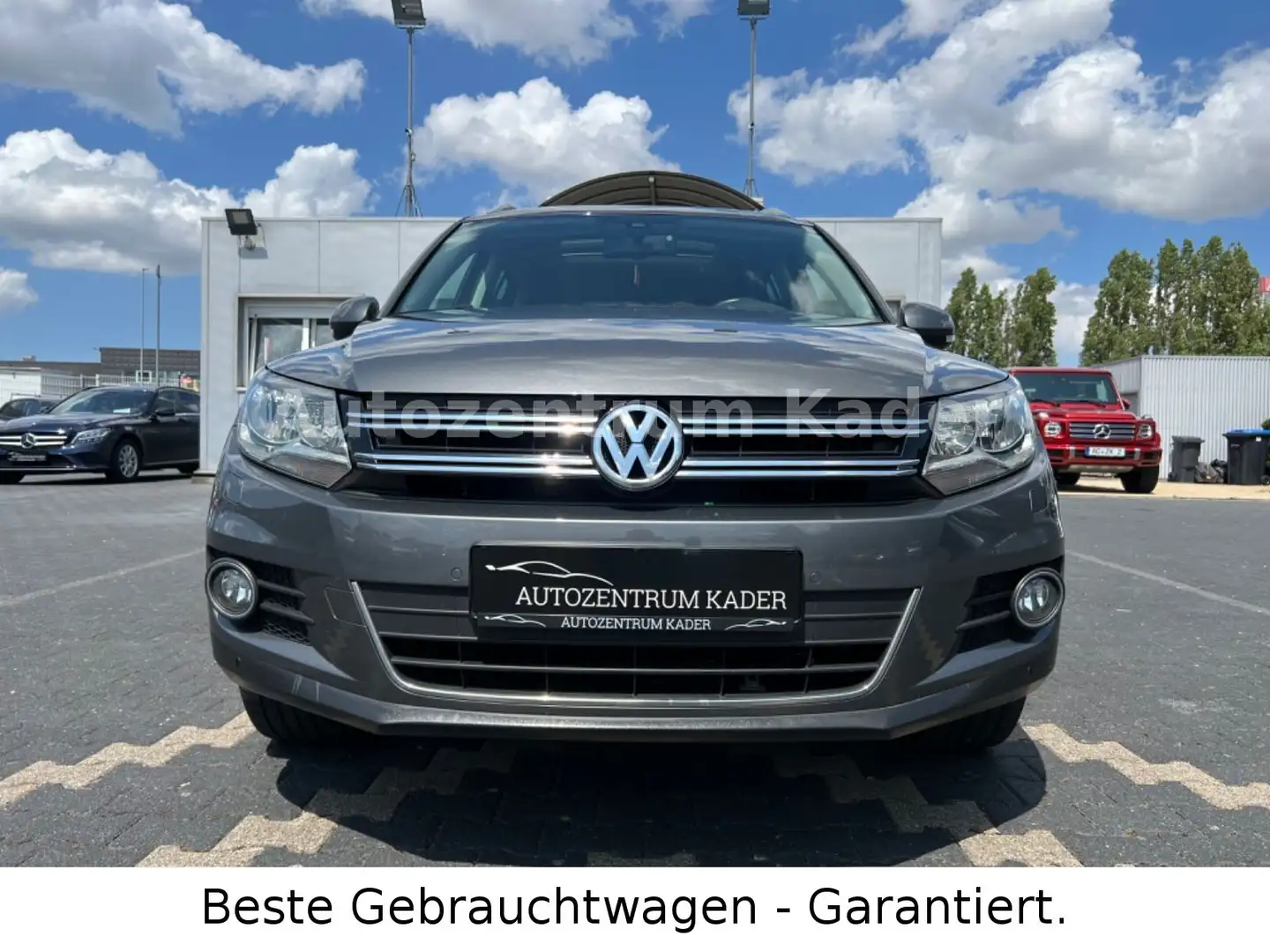 Volkswagen Tiguan Sport & Style 4Motion*PDC*1.Hand*Navi*LED Grau - 1