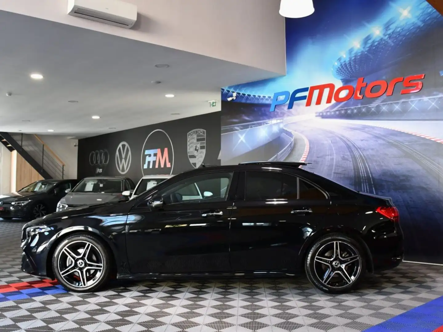 Mercedes-Benz 200 Benz Classe A Berline AMG Line 163 7G-DCT GPS TO M-Bux Caméra AR %2B AV %2B 360 Freinage Multibeam Dynamic Select Inducti Negro - 2