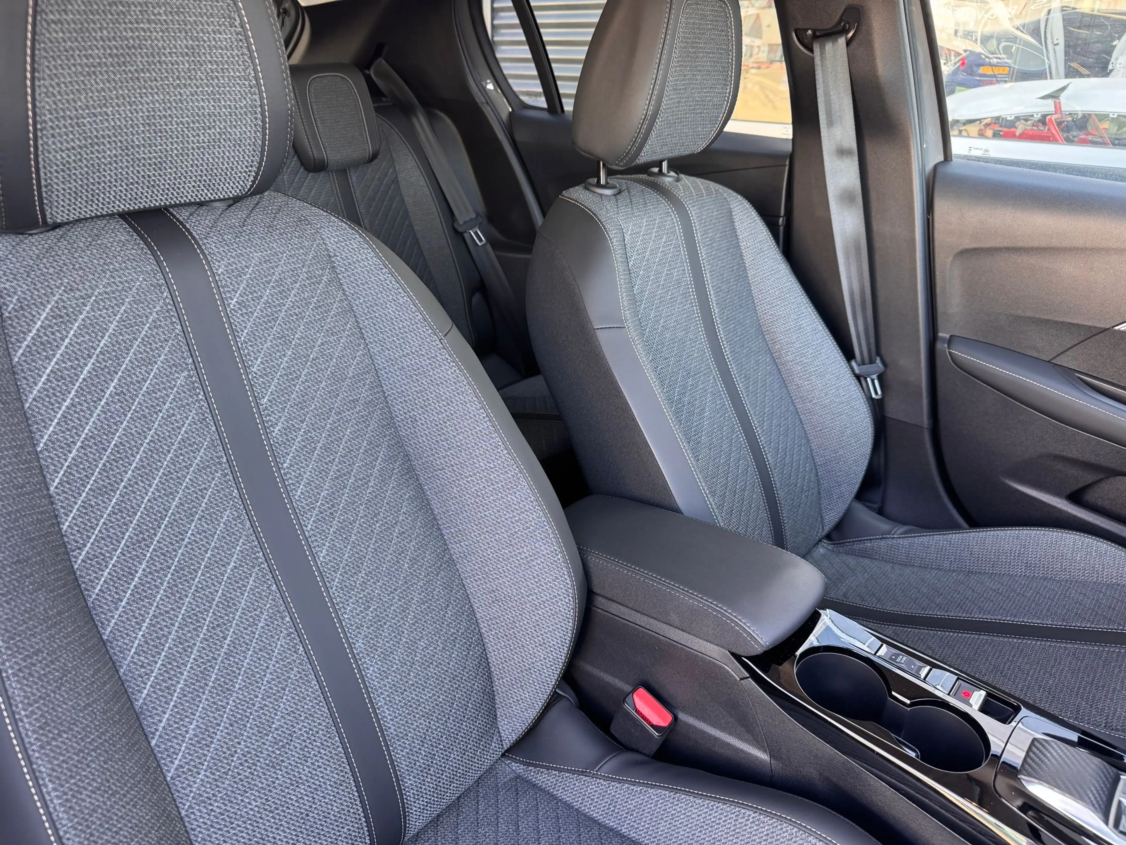 Peugeot e-208 EV Allure Avantage 51 kWh | Demodeal | Camera Voor — photo 11